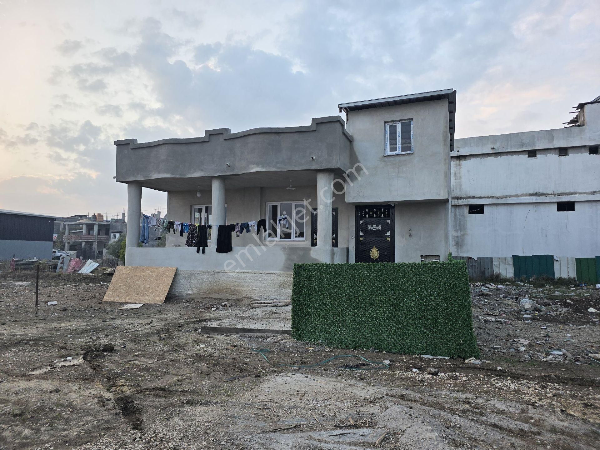 Güzelevler Mahallesi'nde 1 Katlı Müstakil Ev Yeni Yapı