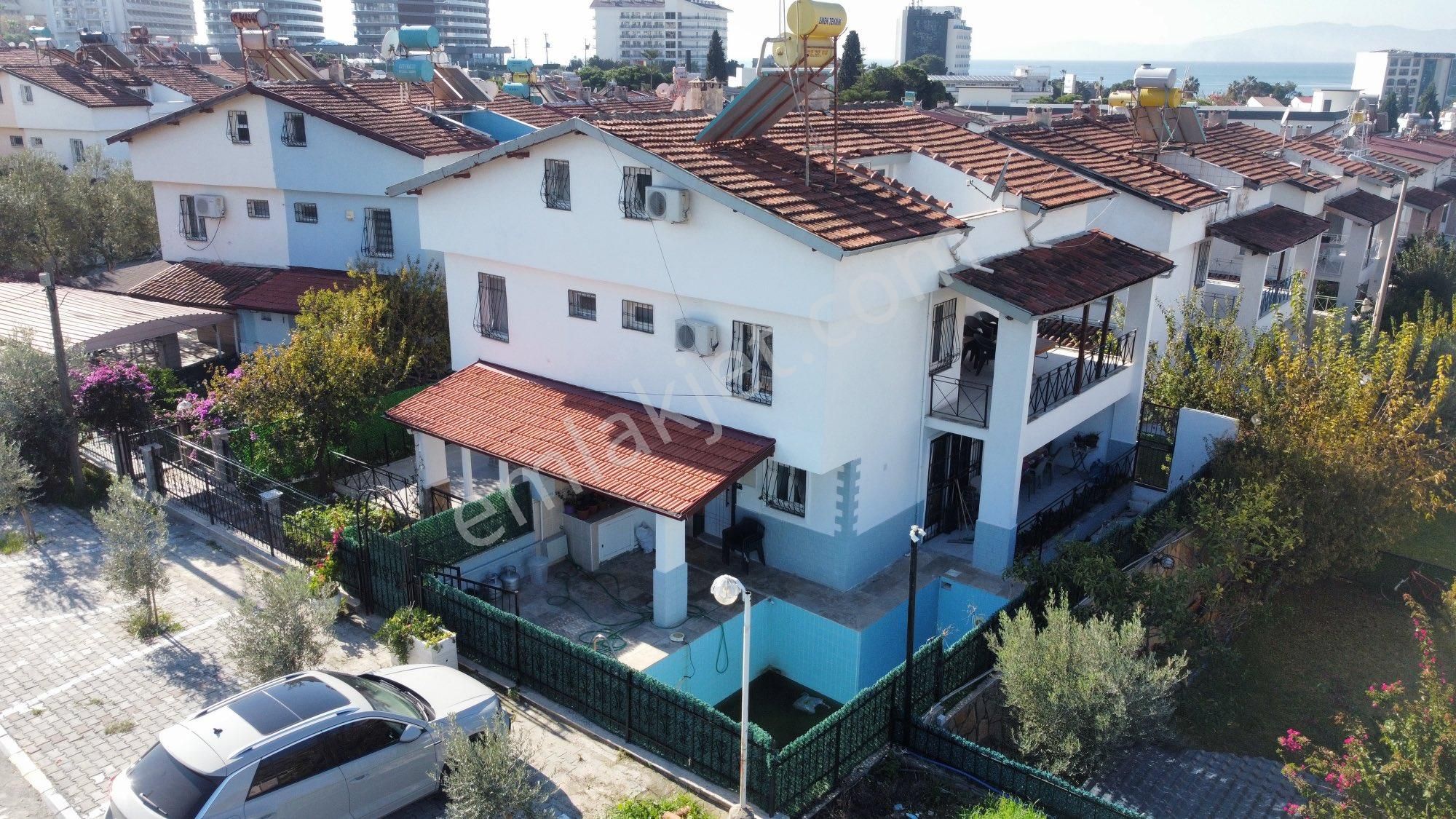 Kuşadası Yavansu Mh’de 4+1 Denize 500 M Mesafede Özel Havuzlu Satılık Villa