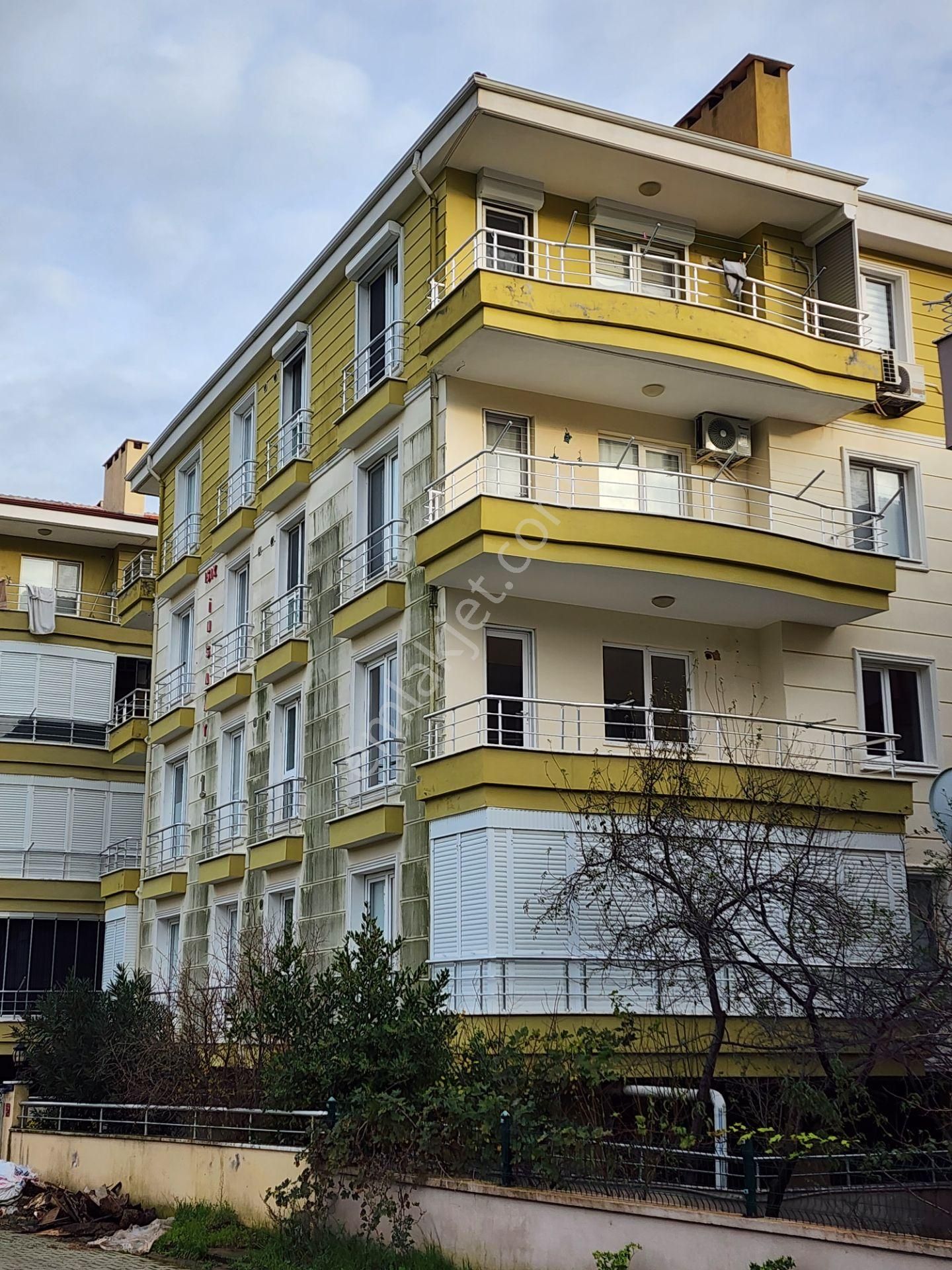 Ayvalık Sarımsaklı Da Kapalı Otoparklı Satılık Geniş 2+1 Daire