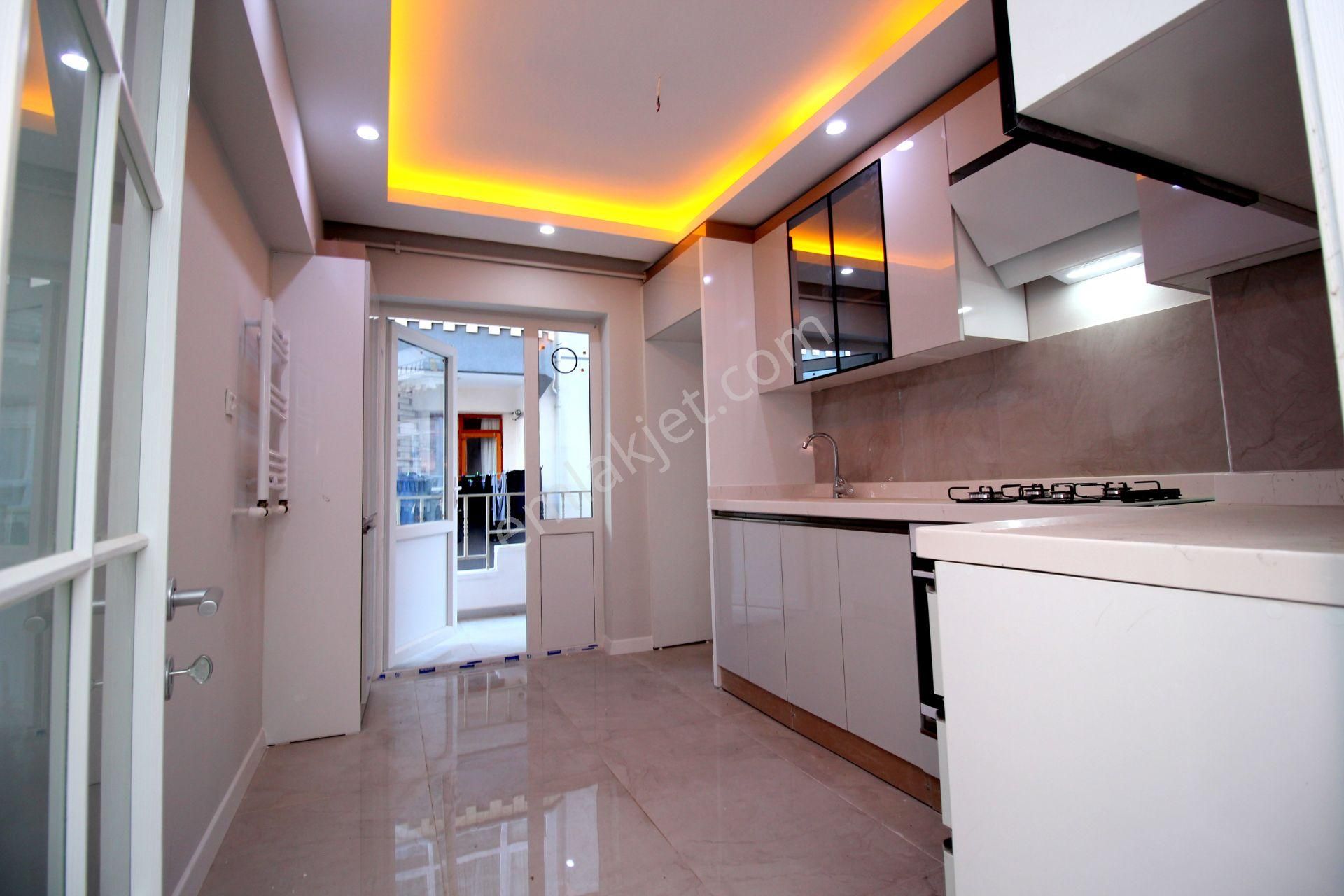 Emre Emlak'tan Piyade'de Arakat Ön Cephe Full Yapılı Satılık 3+1 Daire - Görsel 3