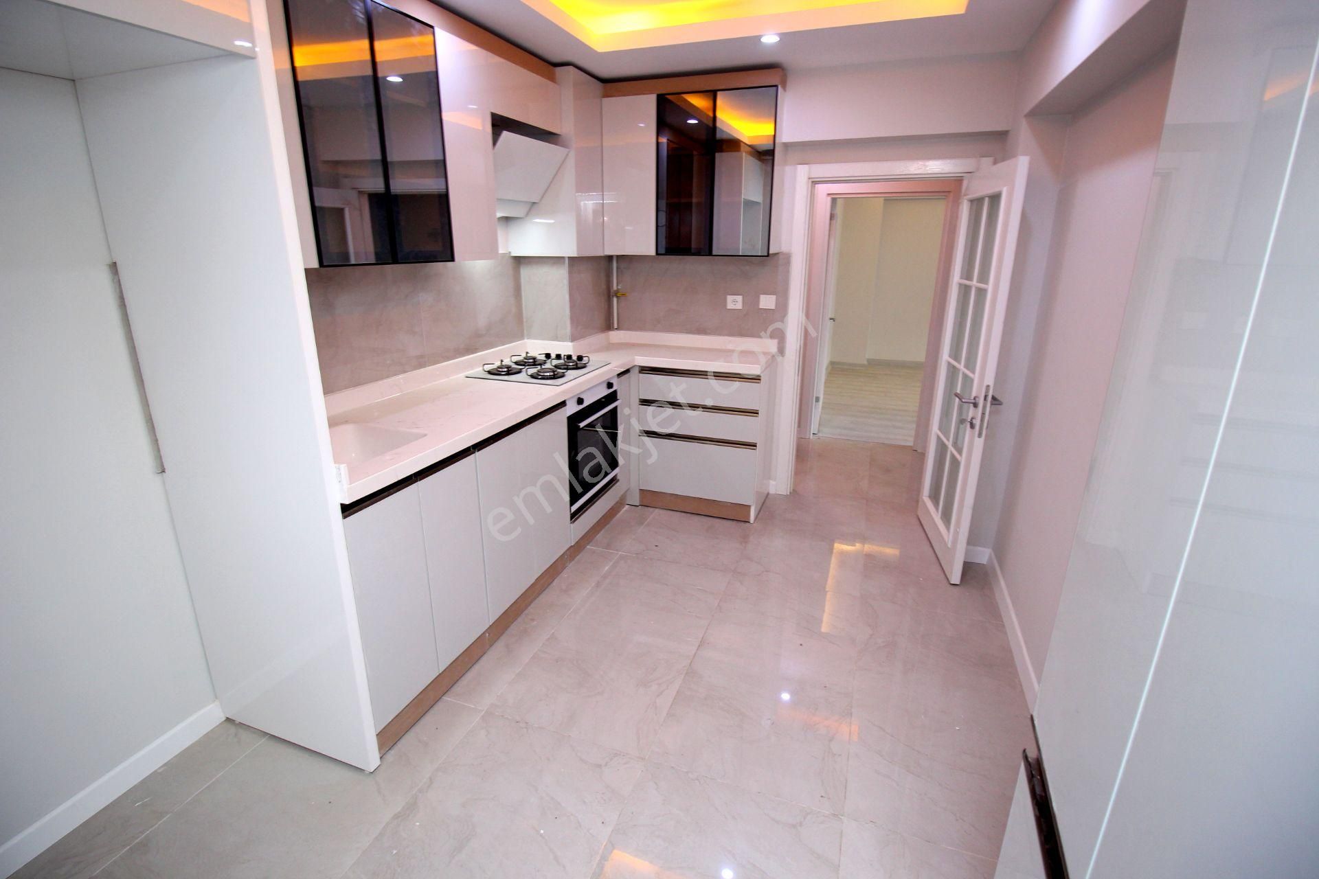 Emre Emlak'tan Piyade'de Arakat Ön Cephe Full Yapılı Satılık 3+1 Daire - Görsel 5