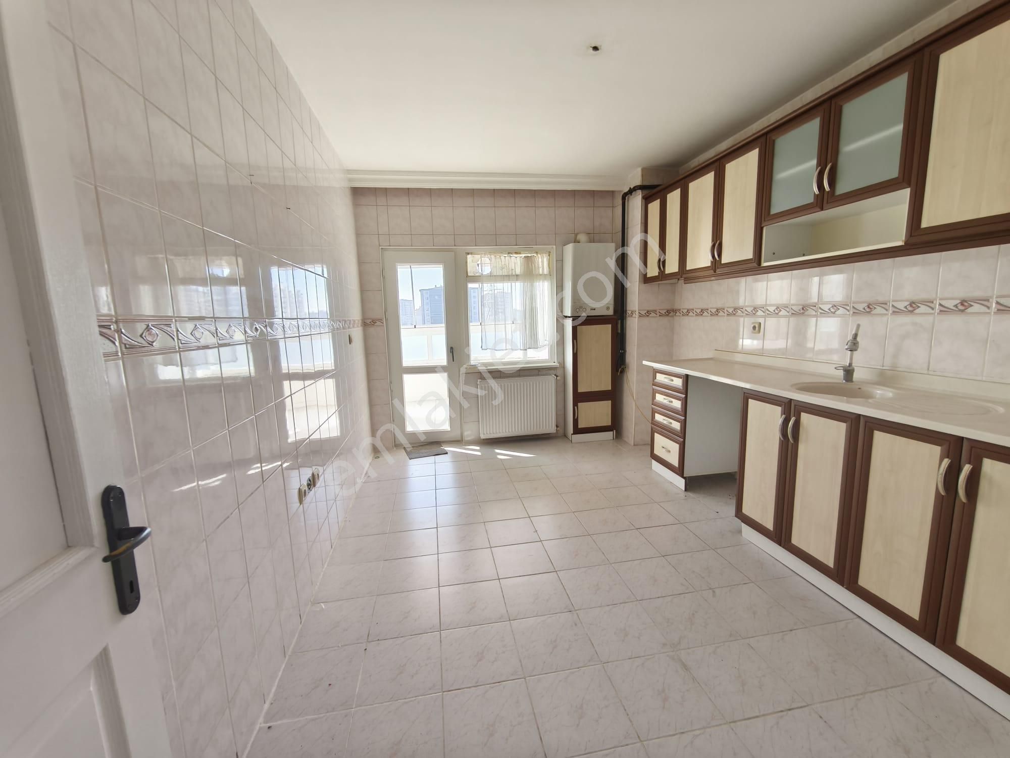 Eryaman Ata Mh De 3+1 Bağımsız Ara Kata Asansörlü Site İçerisinde Kiralık Daire - Görsel 2