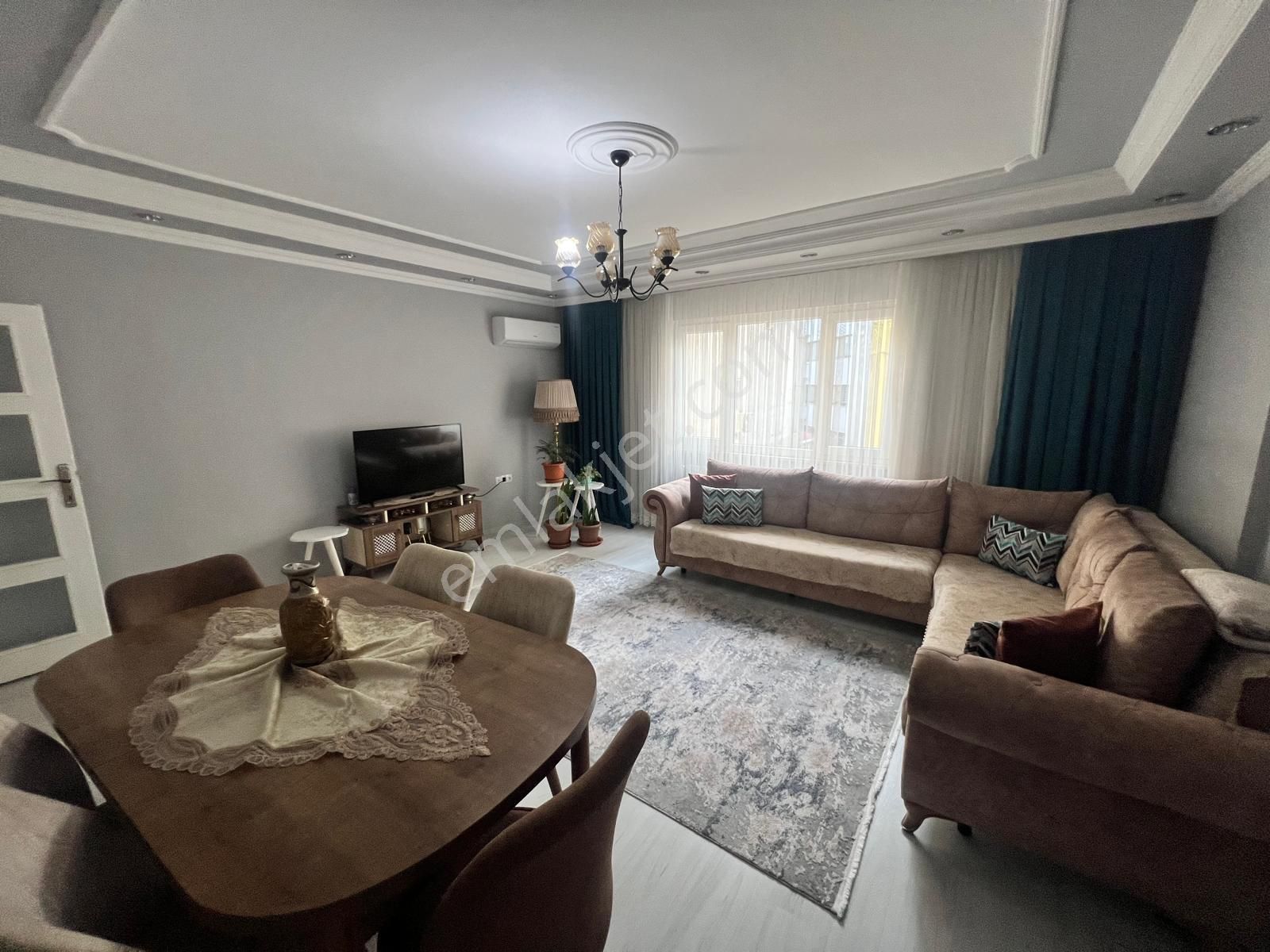 Meydanda İçi Yapılı Asansörlü 3+1 Satılık Daire