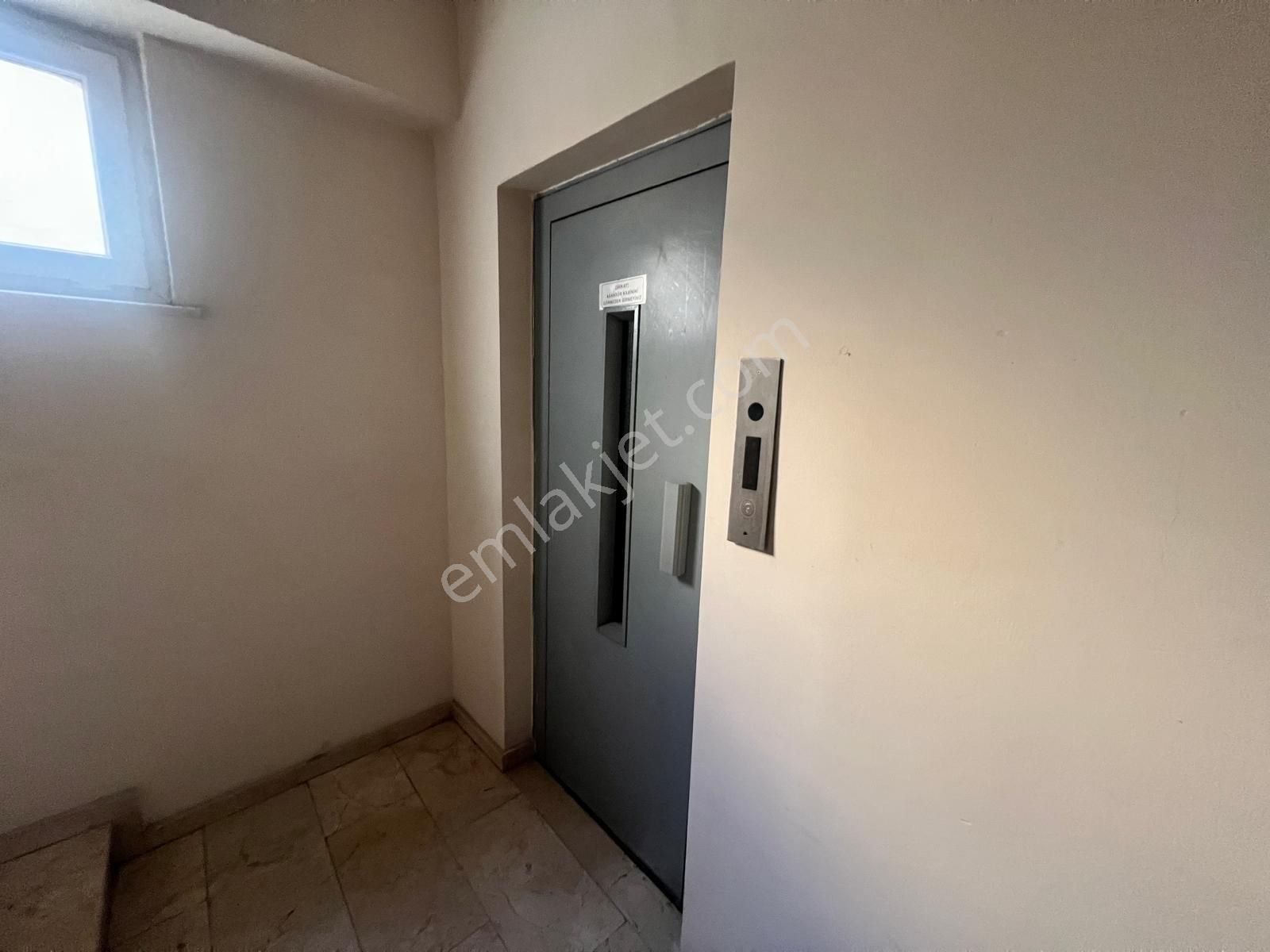 Meydanda İçi Yapılı Asansörlü 3+1 Satılık Daire - Görsel 23