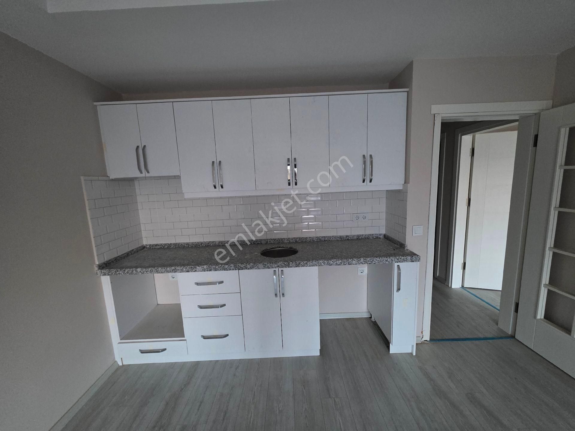 Mumcular Ana Cadde Üzeri Kiralık - Görsel 2