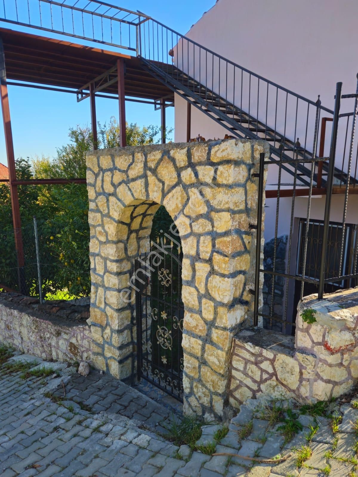 Karaburun Çatalkaya'da Deniz Manzaralı Müstakil Ev - Görsel 16