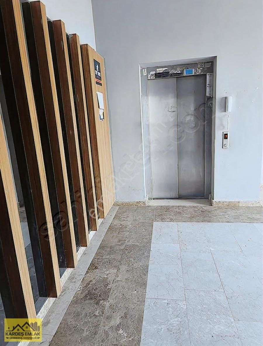 Erguvan Cadde Üzerinde Kiralık 1+1 Lüks Köşe Daire