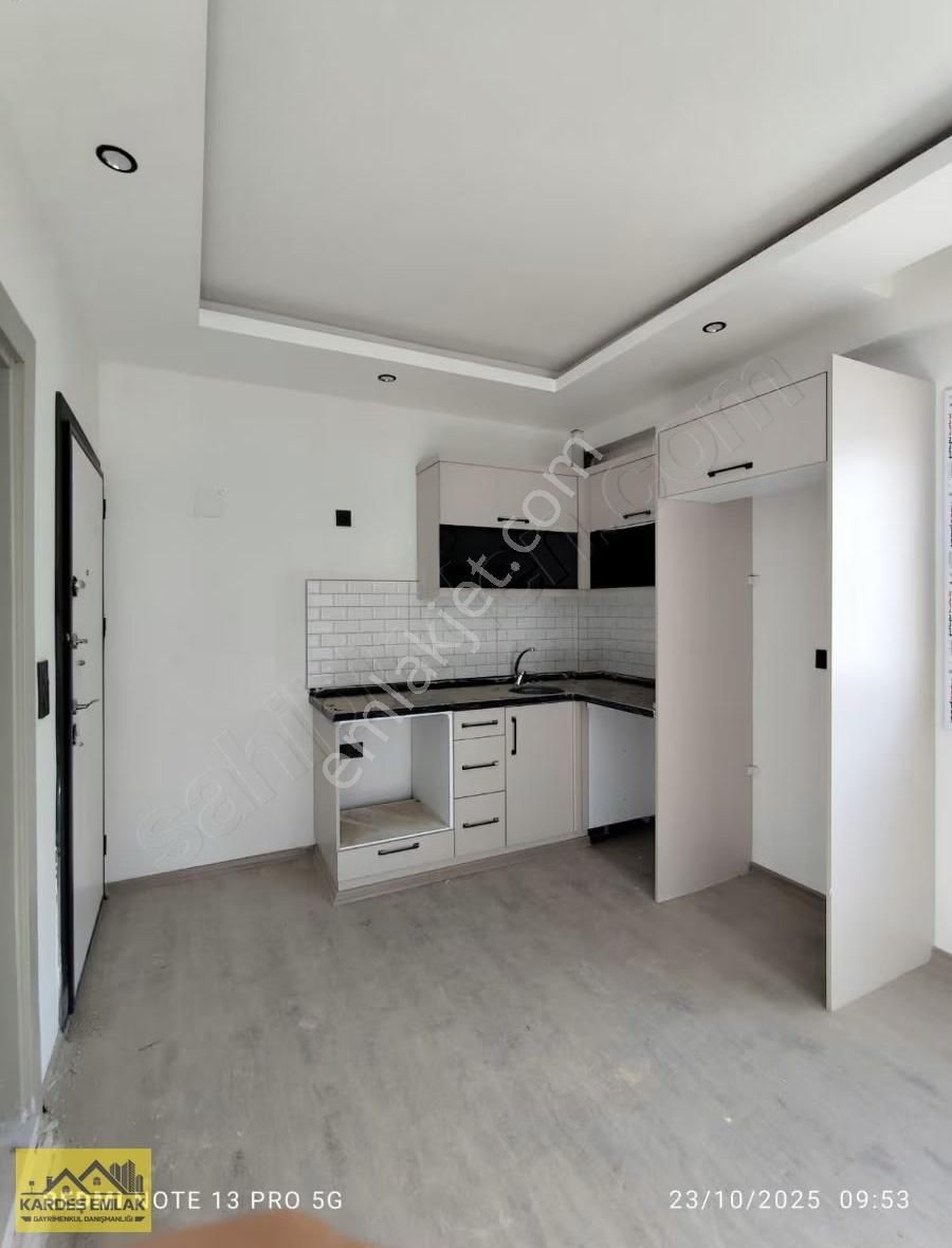 Kardeş Emlak'tan Gelincik Caddesinde Hasarsız İskanlı Sıfır 1+1