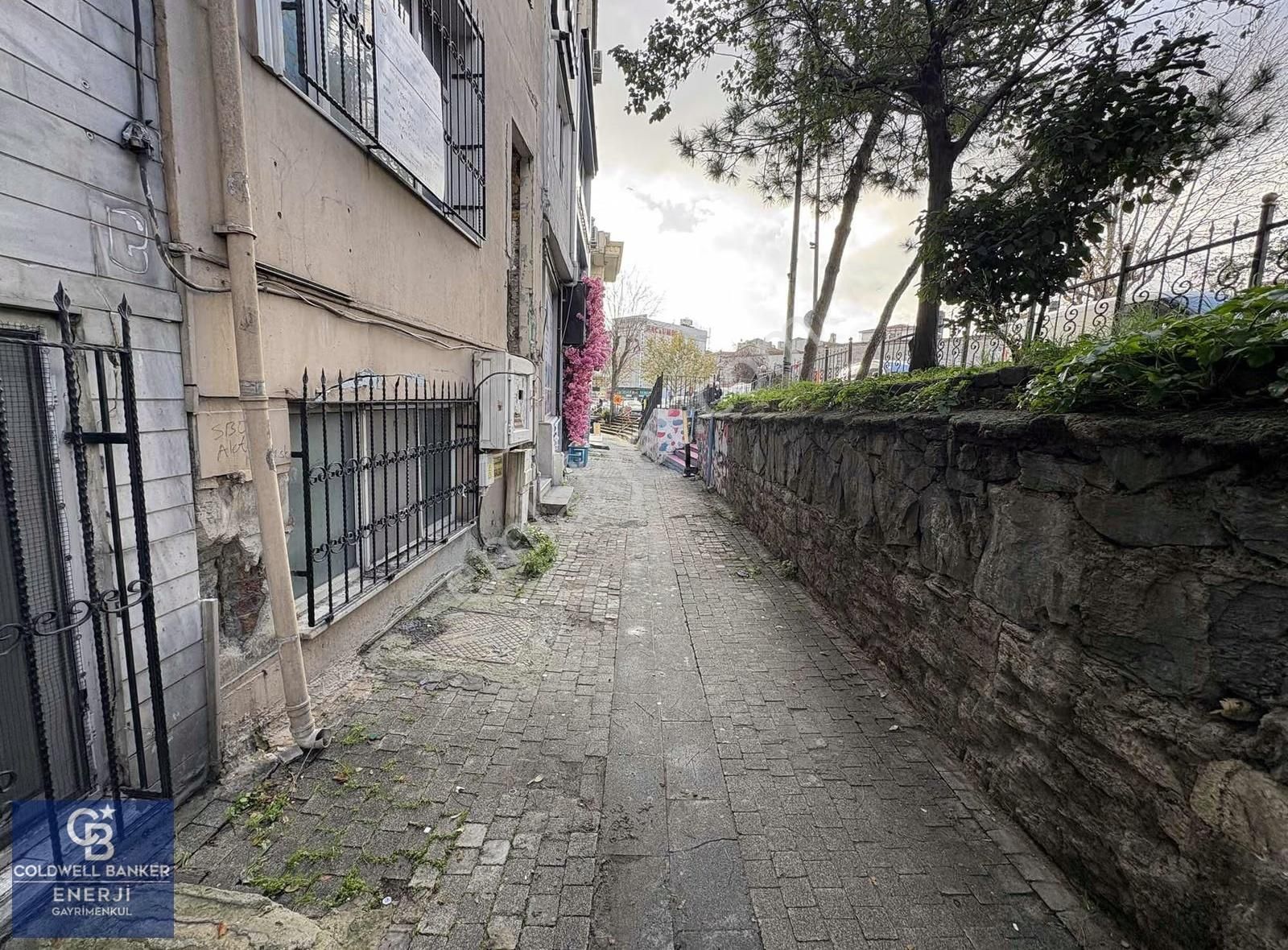 Fatih'te Mihrimah Sultan Camii Karşısında Cadde Üstü Daire - Görsel 14