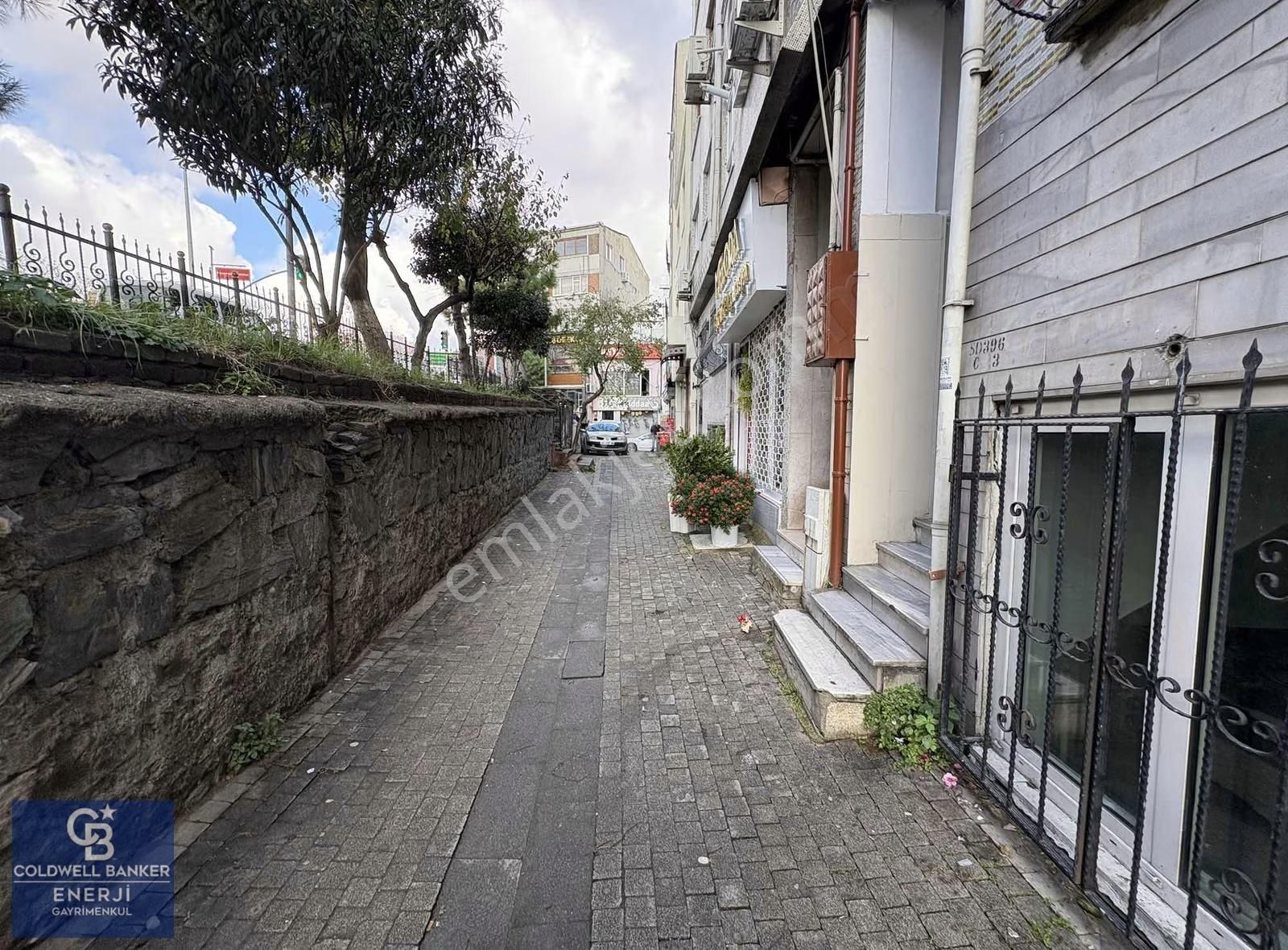 Fatih'te Mihrimah Sultan Camii Karşısında Cadde Üstü Daire - Görsel 18