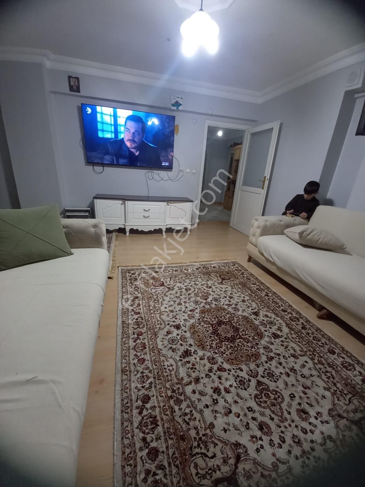 Bahçelievler Cumhuriyet Mahallesi 27 Yıllık Binada 3+1 125 M2 5.kat Asansörsüz Hisseli Satılık Daire - Görsel 2