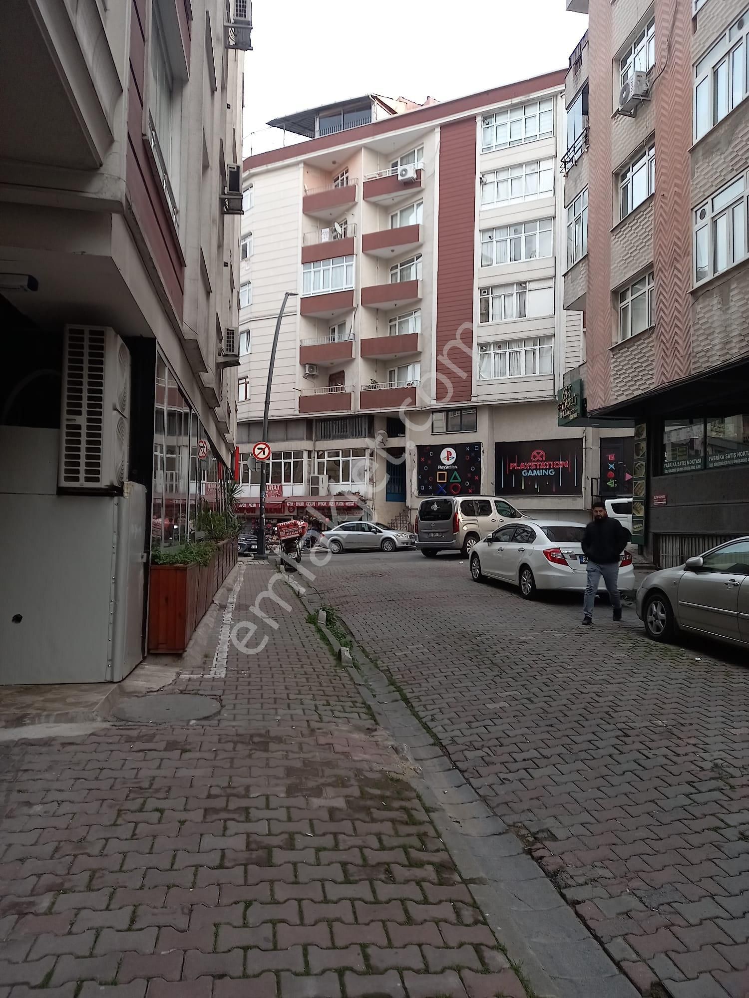 Bahçelievler Cumhuriyet Mahallesi 27 Yıllık Binada 3+1 125 M2 5.kat Asansörsüz Hisseli Satılık Daire - Görsel 5