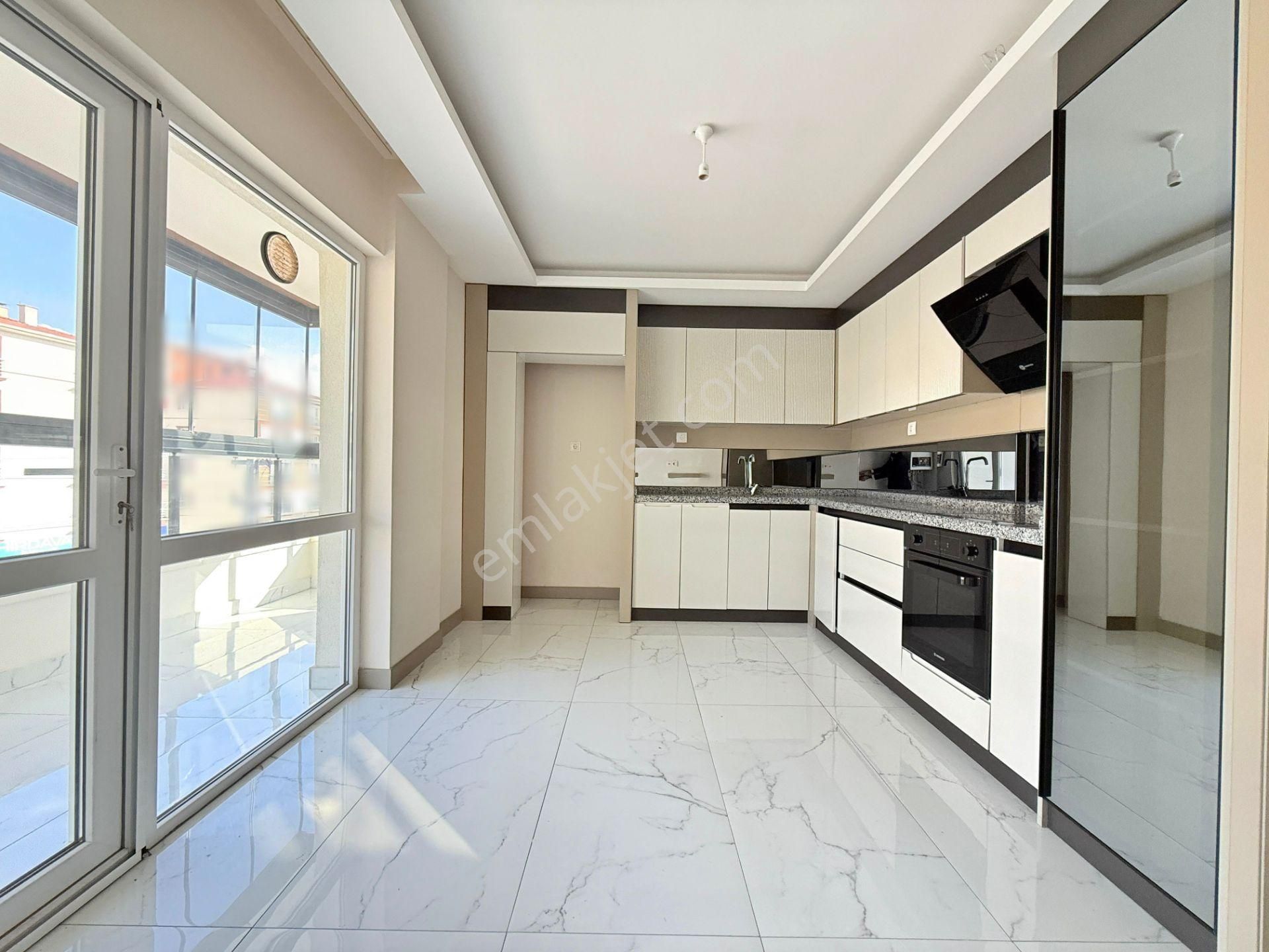 Yıldız'dan Cadde Üstünde Ara Kat Cam Balkonlu Ara Kat Masrafsız 3+1 !!! - Görsel 5