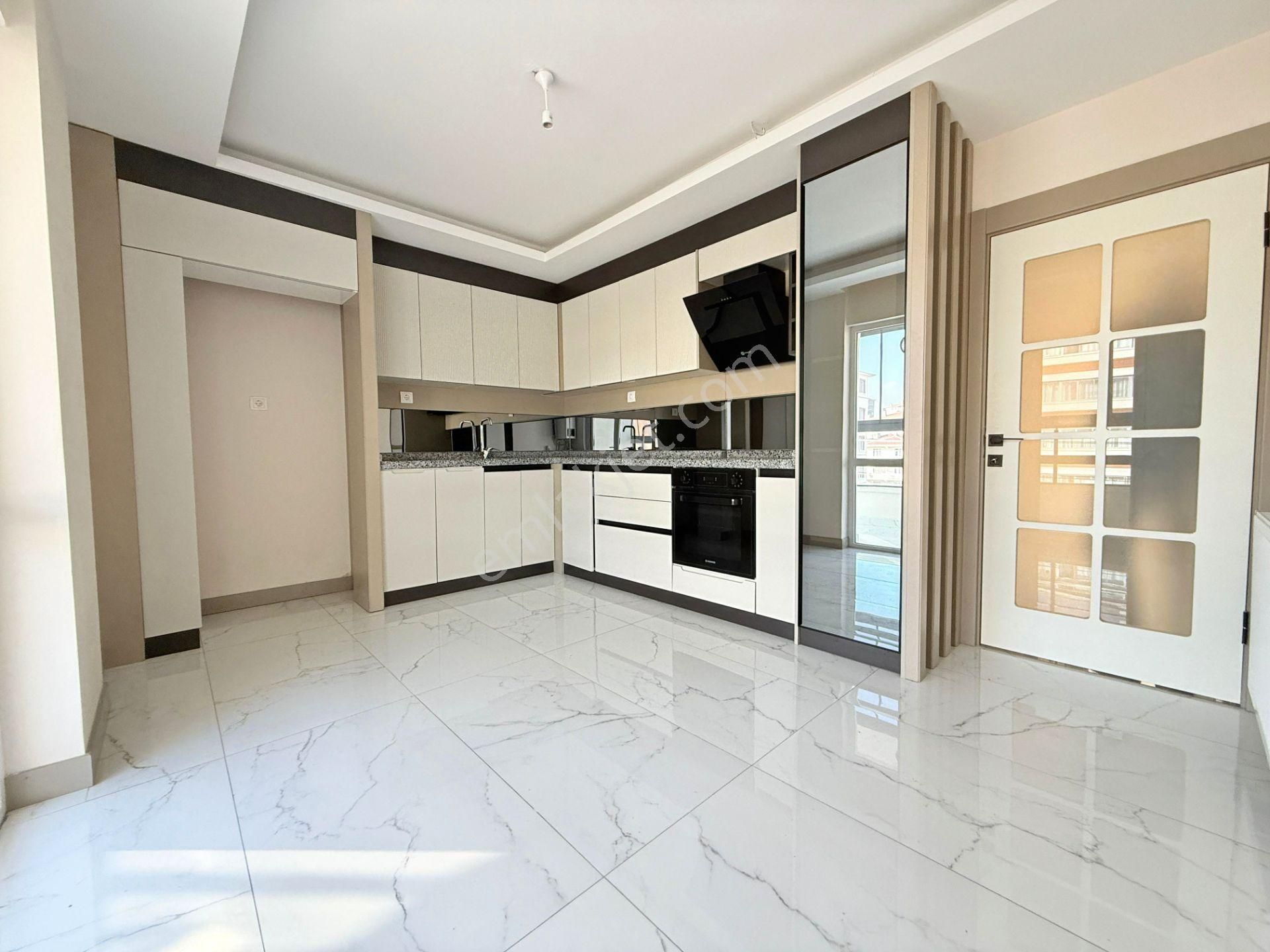 Yıldız'dan Cadde Üstünde Ara Kat Cam Balkonlu Ara Kat Masrafsız 3+1 !!! - Görsel 7