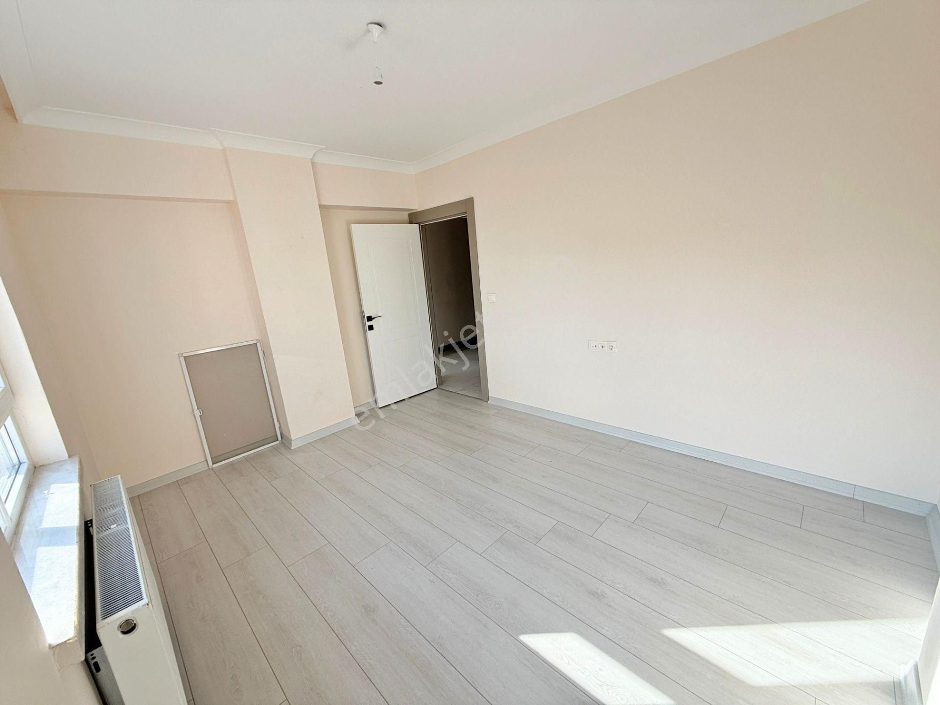 Yıldız'dan Cadde Üstünde Ara Kat Cam Balkonlu Ara Kat Masrafsız 3+1 !!! - Görsel 18