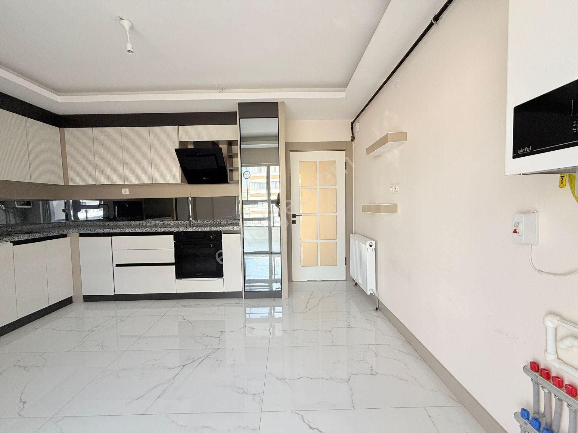 Yıldız'dan Cadde Üstünde Ara Kat Cam Balkonlu Ara Kat Masrafsız 3+1 !!! - Görsel 4