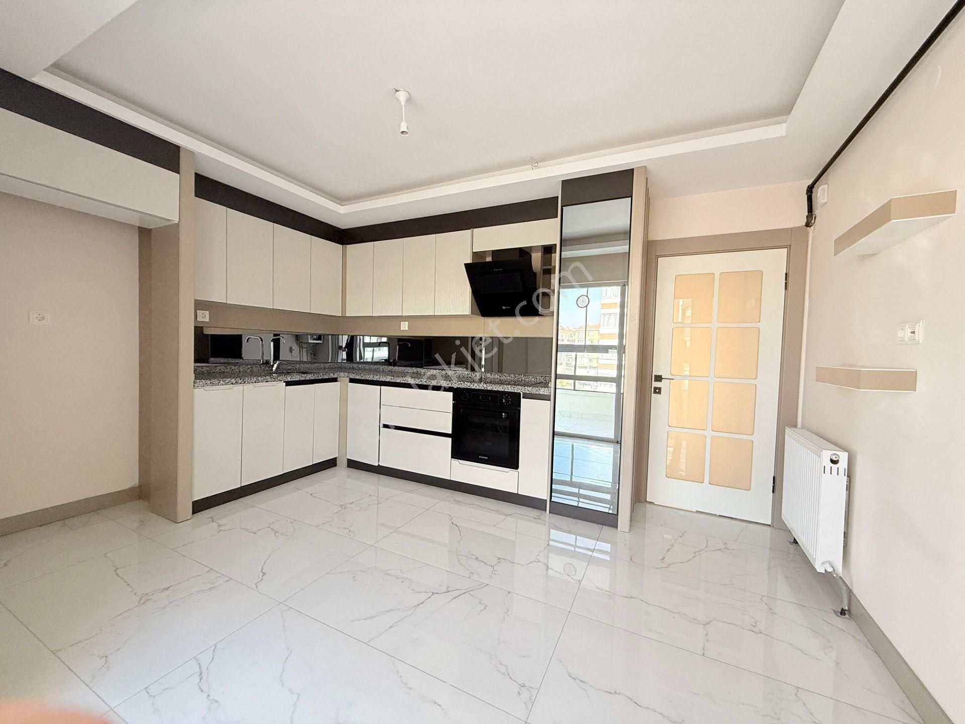 Yıldız'dan Cadde Üstünde Ara Kat Cam Balkonlu Ara Kat Masrafsız 3+1 !!! - Görsel 6