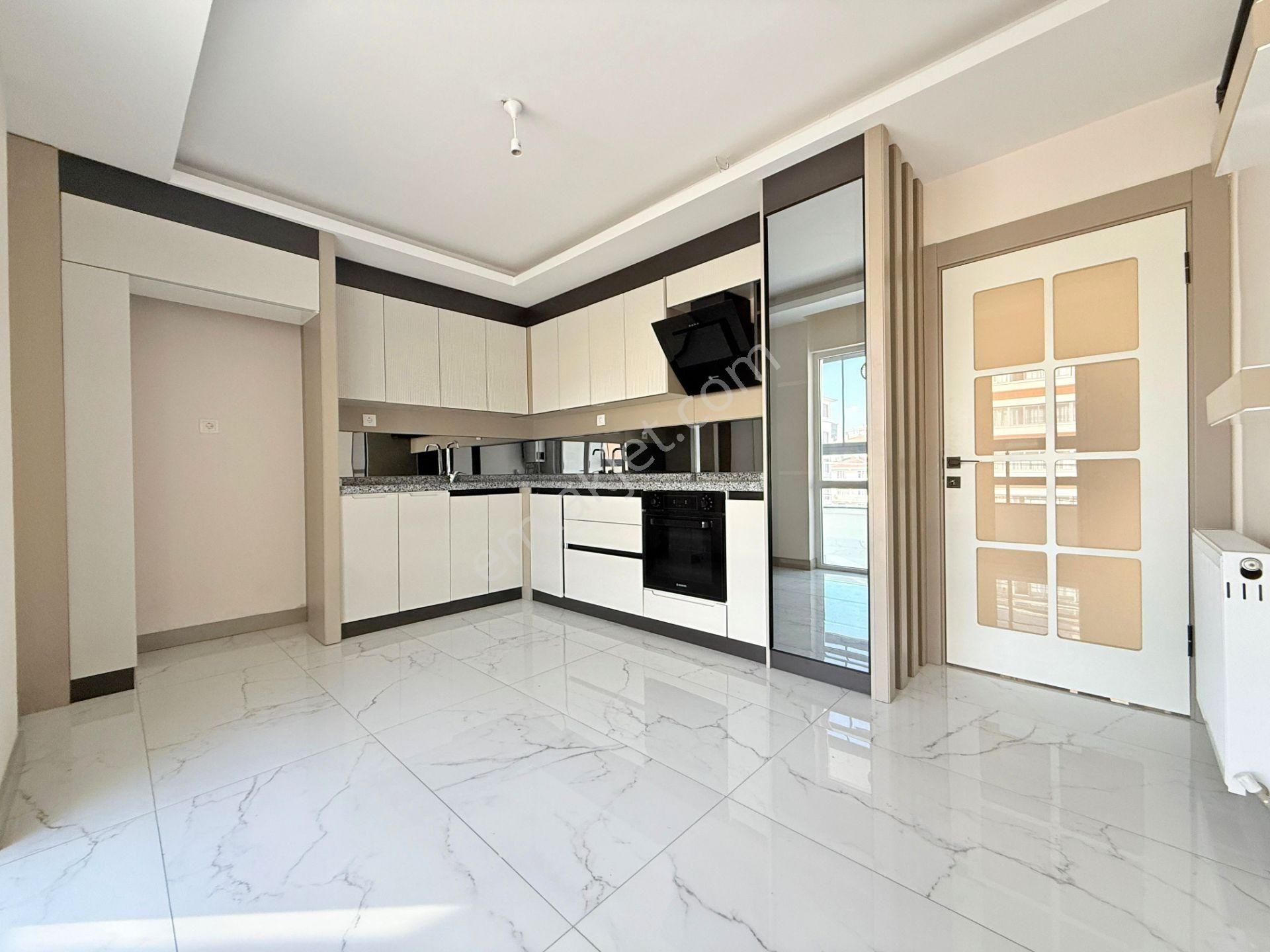 Yıldız'dan Cadde Üstünde Ara Kat Cam Balkonlu Ara Kat Masrafsız 3+1 !!! - Görsel 3