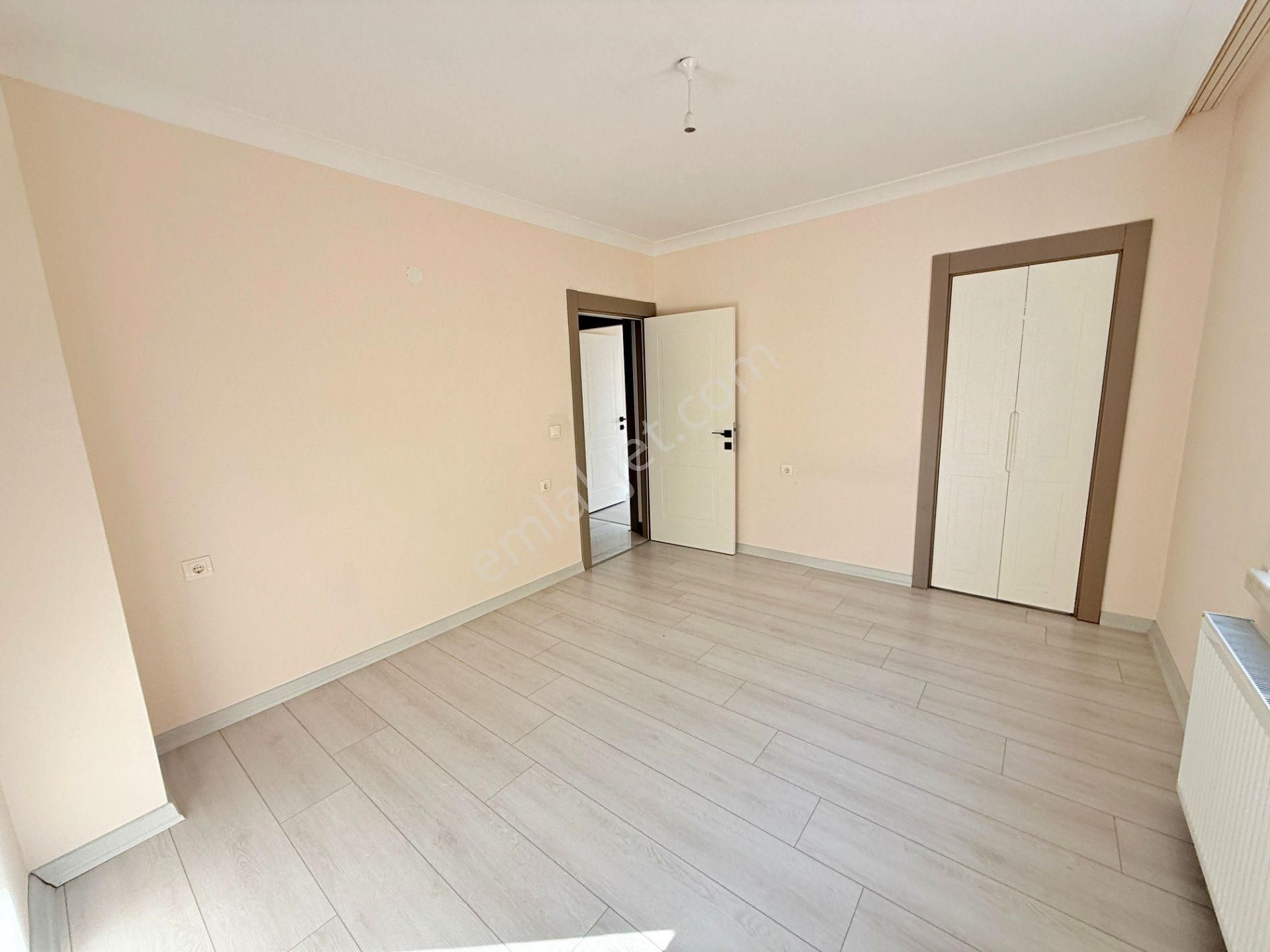 Yıldız'dan Cadde Üstünde Ara Kat Cam Balkonlu Ara Kat Masrafsız 3+1 !!! - Görsel 26