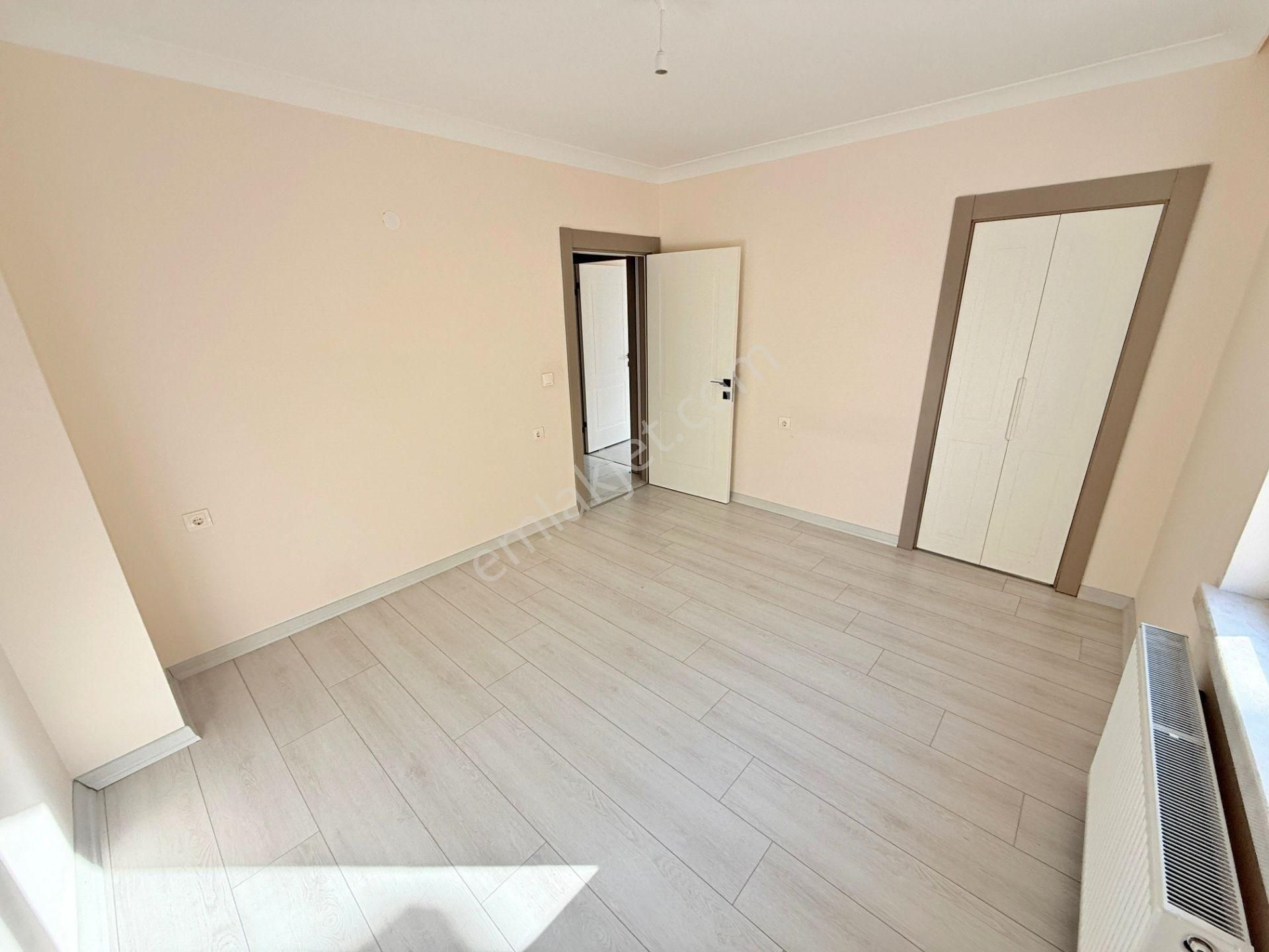 Yıldız'dan Cadde Üstünde Ara Kat Cam Balkonlu Ara Kat Masrafsız 3+1 !!! - Görsel 27