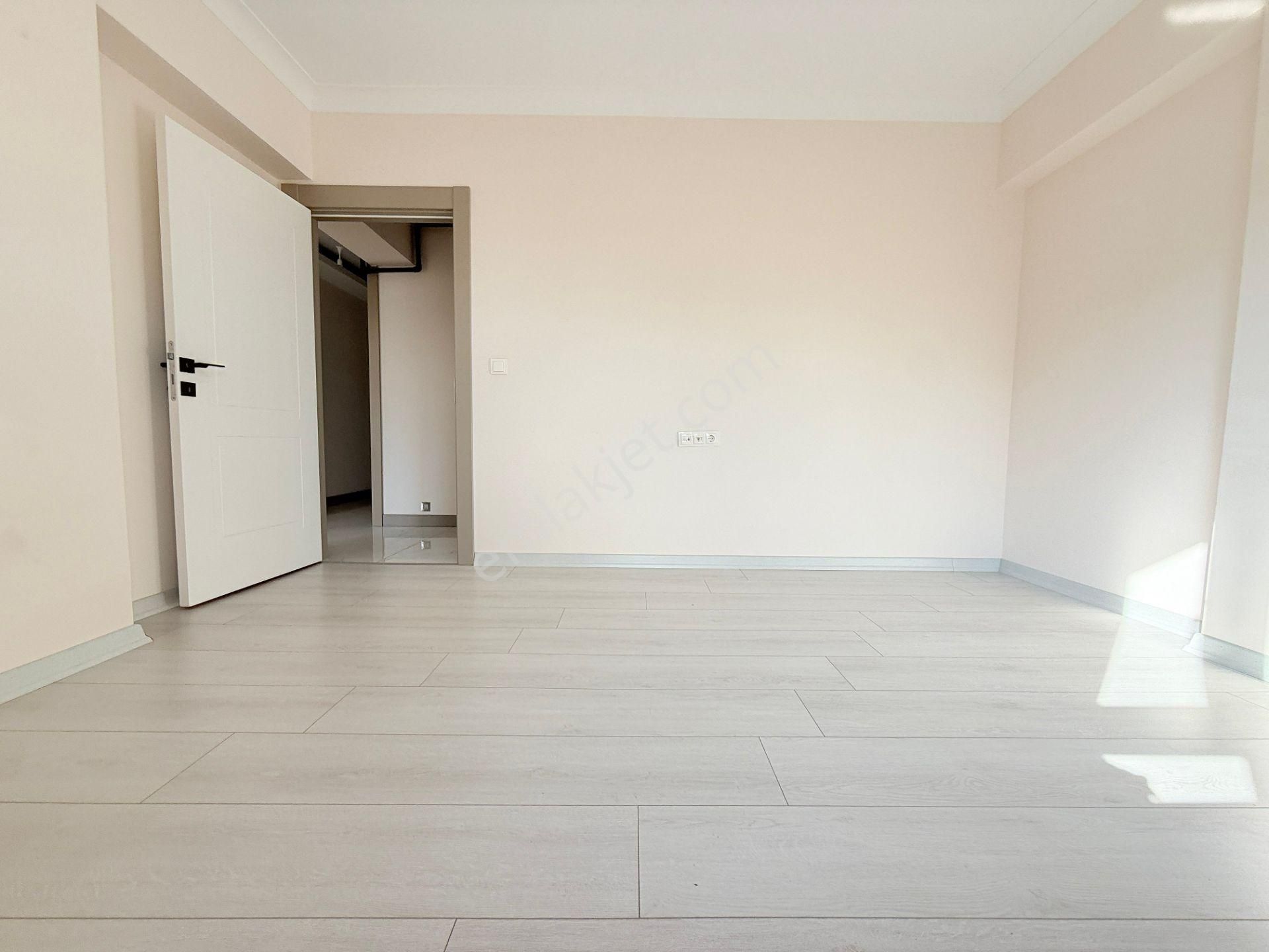 Yıldız'dan Cadde Üstünde Ara Kat Cam Balkonlu Ara Kat Masrafsız 3+1 !!! - Görsel 20