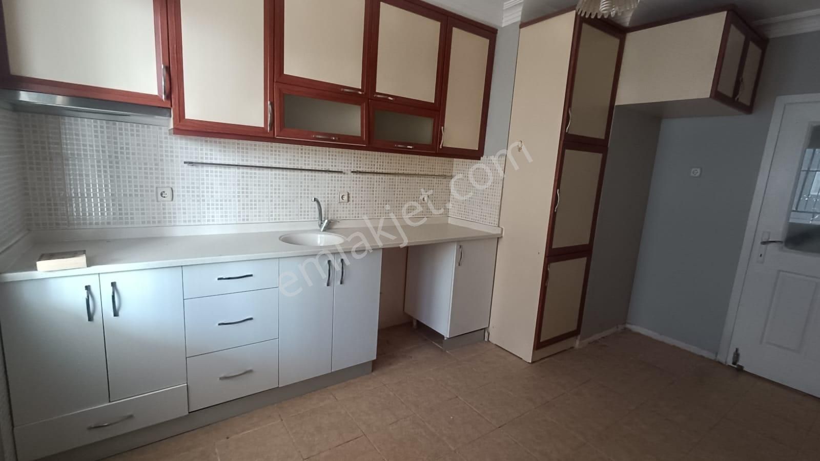 Buhara Okulu Civarı 3+1 Kapalı Mutfak 6 Katlının 2.katı Demir Şebekeli Cazip Satılık Daire - Görsel 7