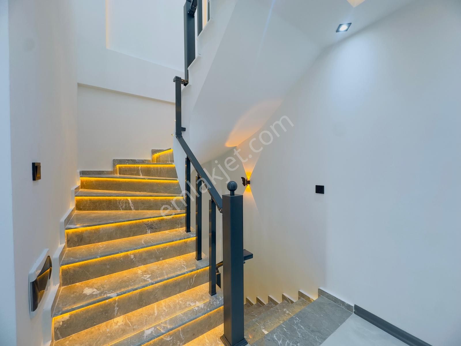 Hisar Mahallesin'de 3+1 Müstakil Havuzlu Tripleks Villa - Görsel 14