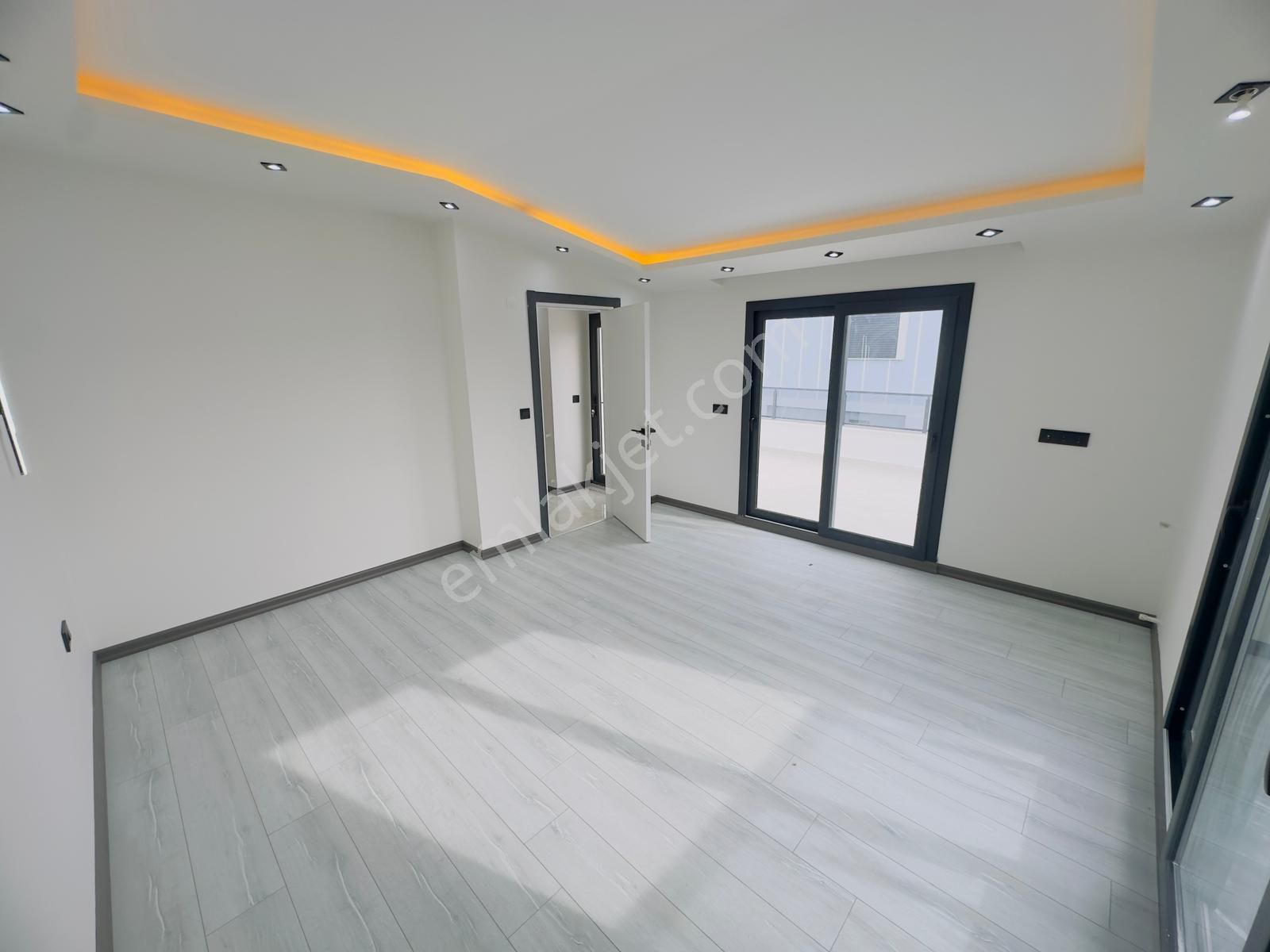 Hisar Mahallesin'de 3+1 Müstakil Havuzlu Tripleks Villa - Görsel 6