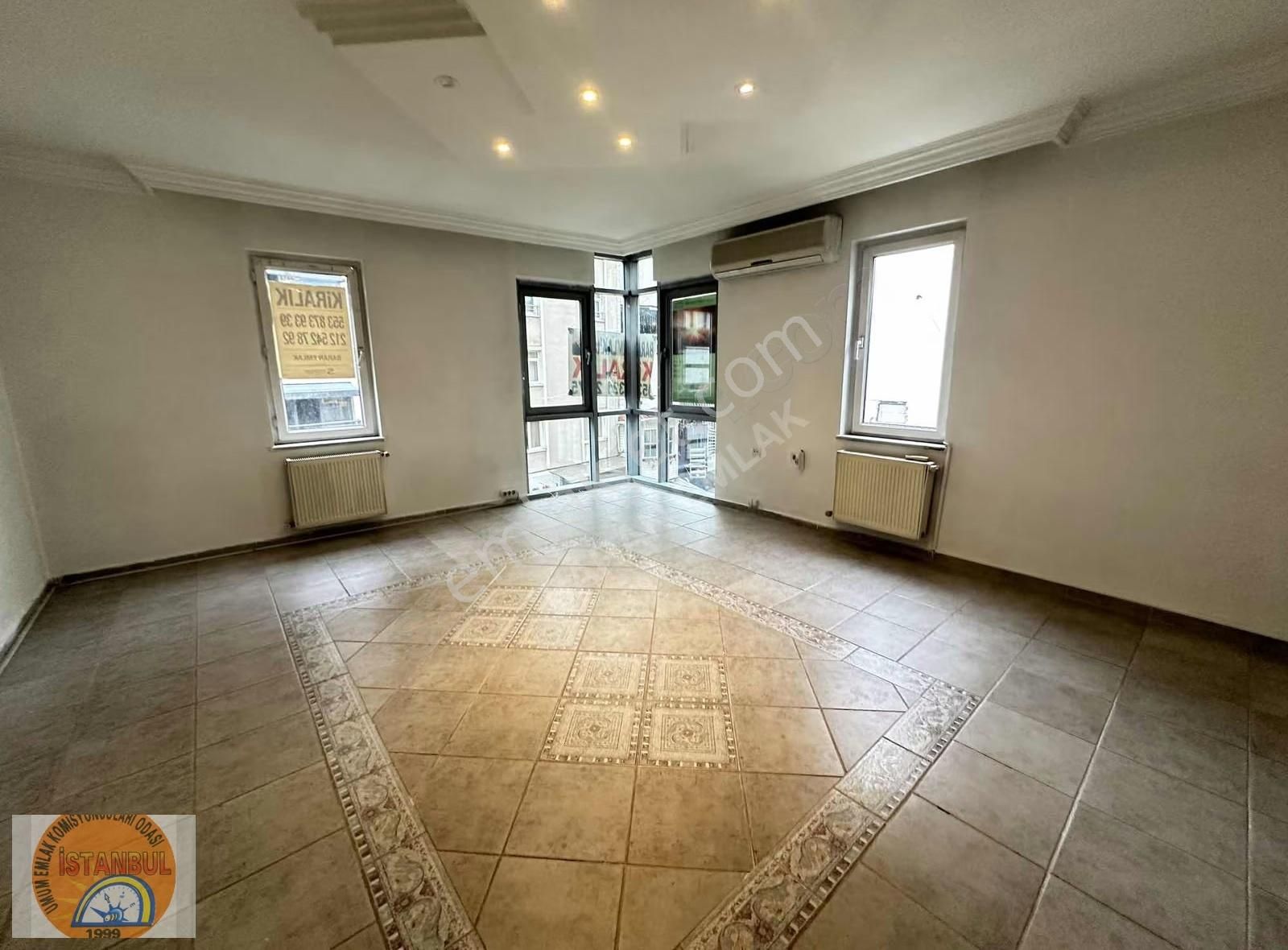 Caddeyi Gören İş Merkezinde Kiralık Köşe Başı İş Yeri - Görsel 8