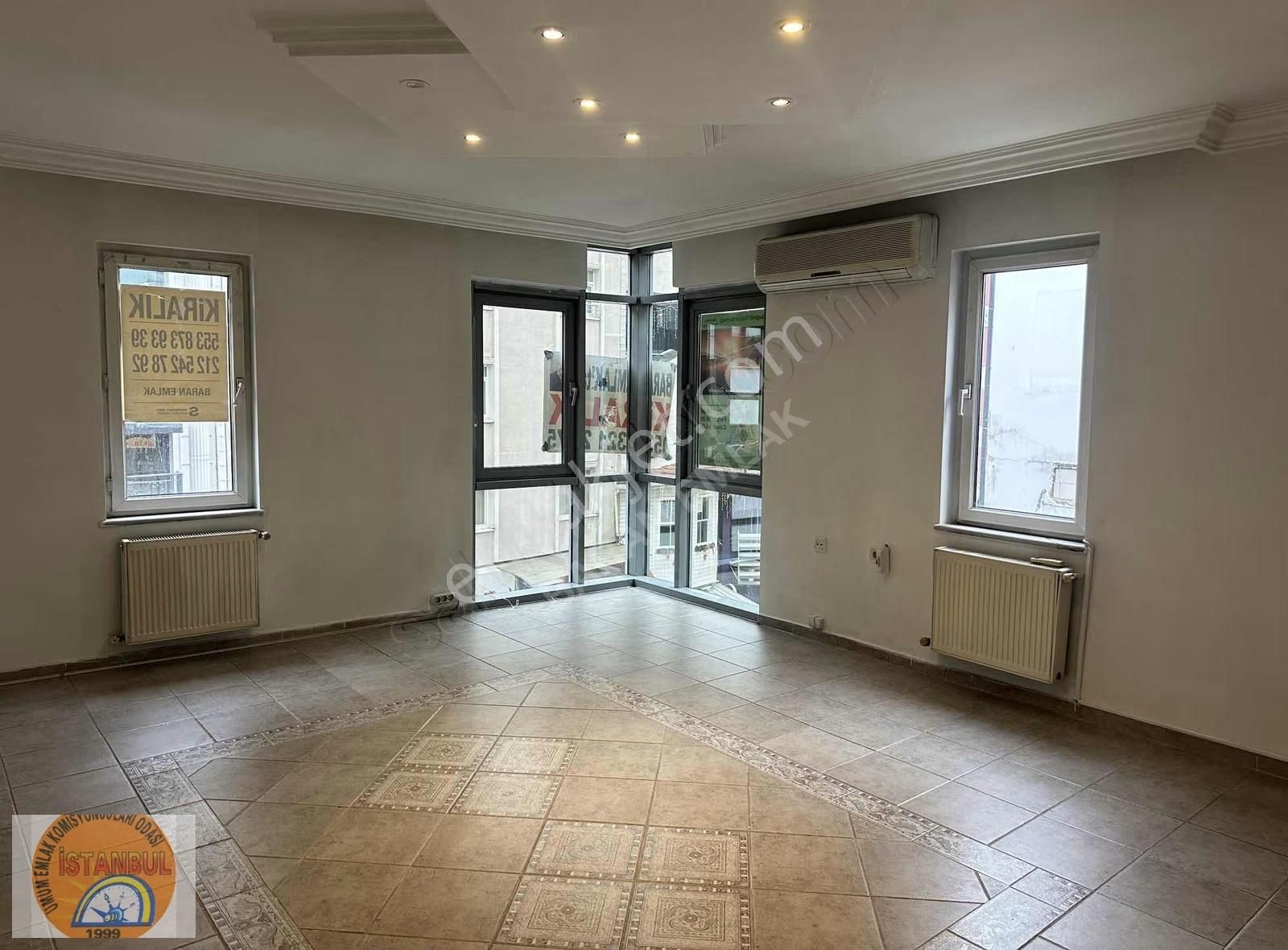 Caddeyi Gören İş Merkezinde Kiralık Köşe Başı İş Yeri - Görsel 33