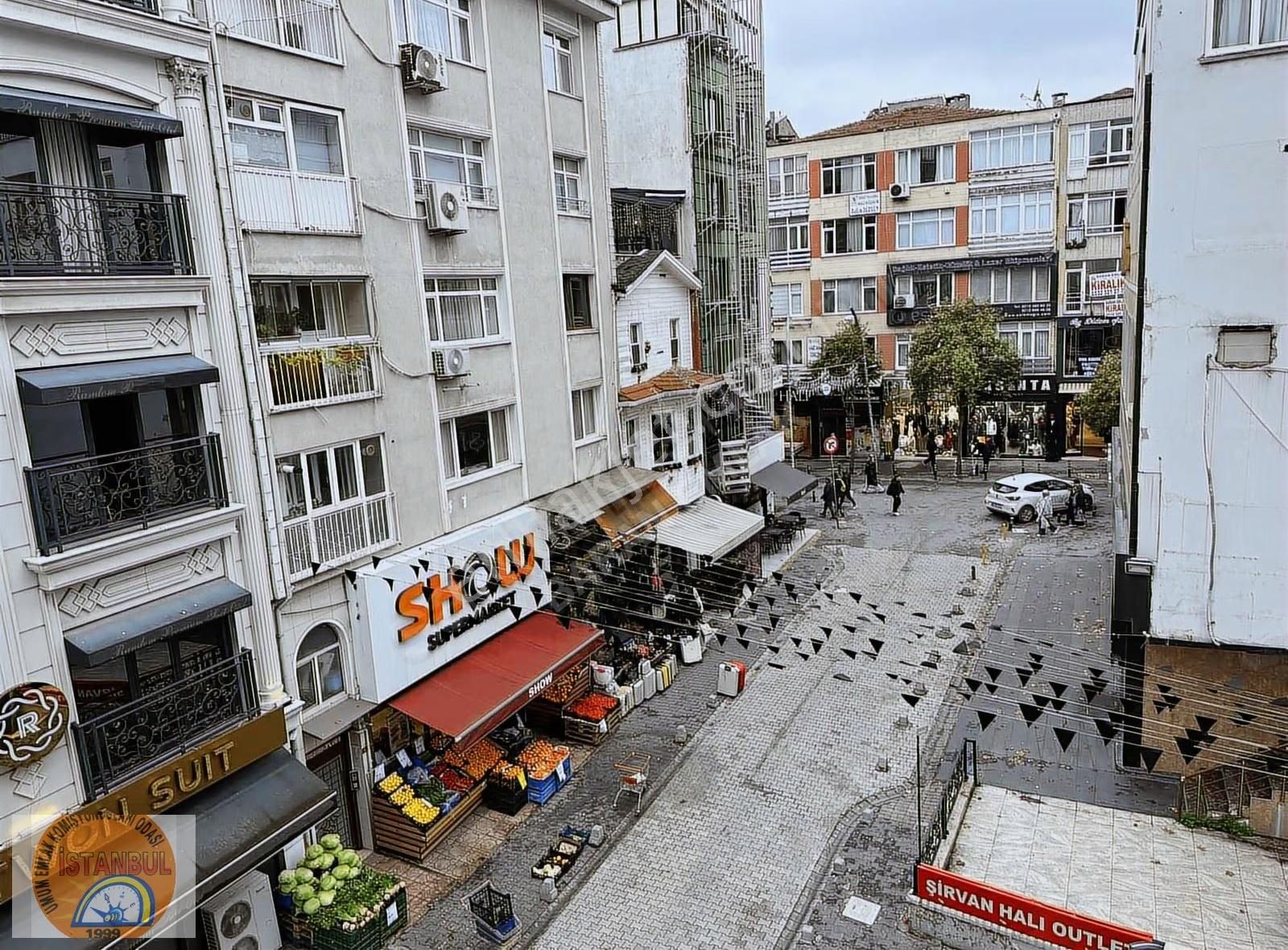Caddeyi Gören İş Merkezinde Kiralık Köşe Başı İş Yeri - Görsel 27