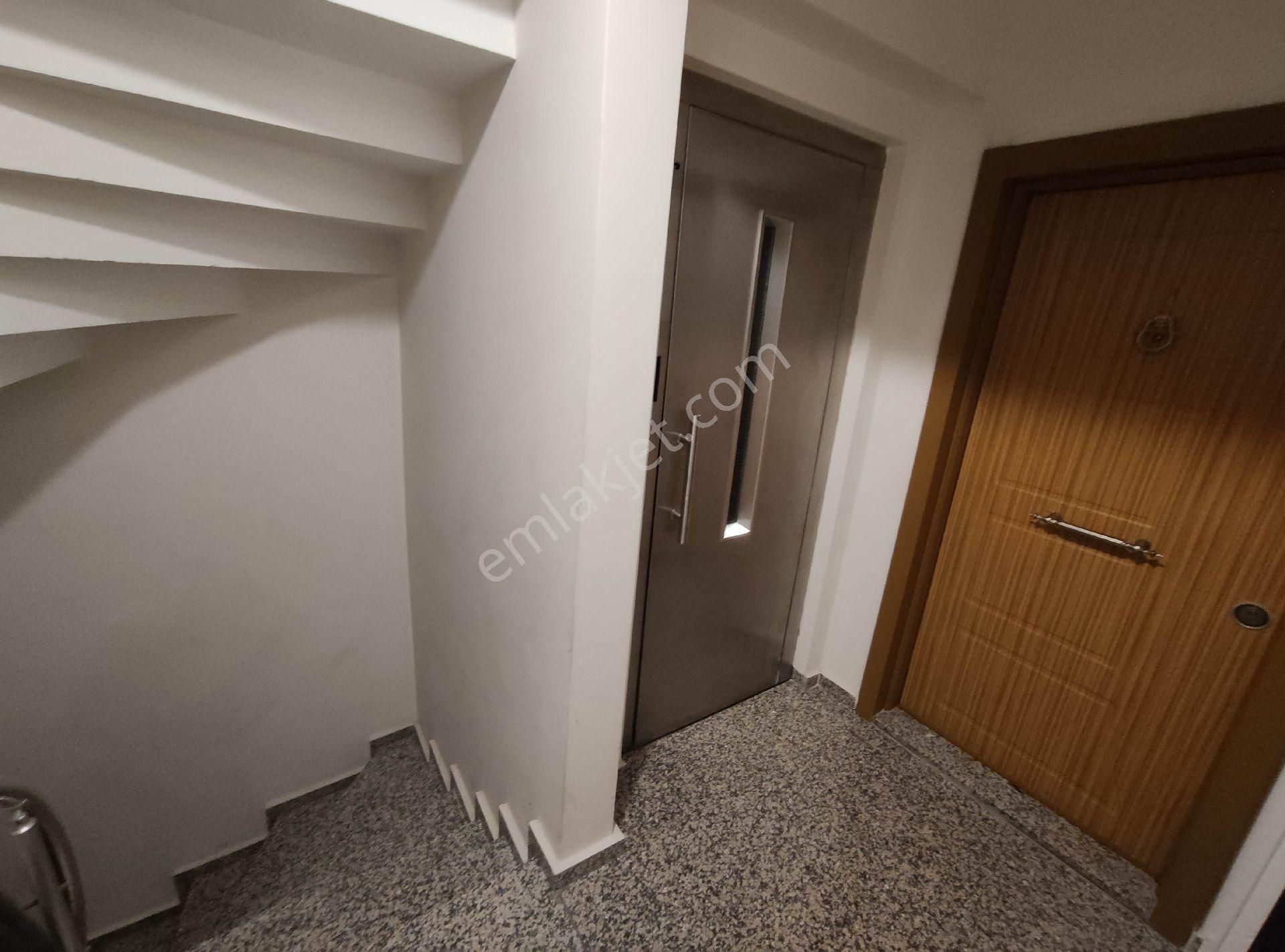 Üsküdar Merkez | Düz Ayak | Asansörlü | Sahile Yakın 1+1 Daire - Görsel 21