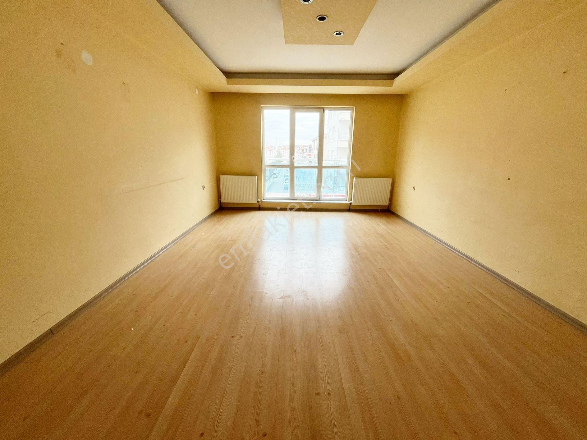 Yıldız'dan Cadde Üstü Ara Kat E.banyolu3+1 Kiralık !!!! - Görsel 8
