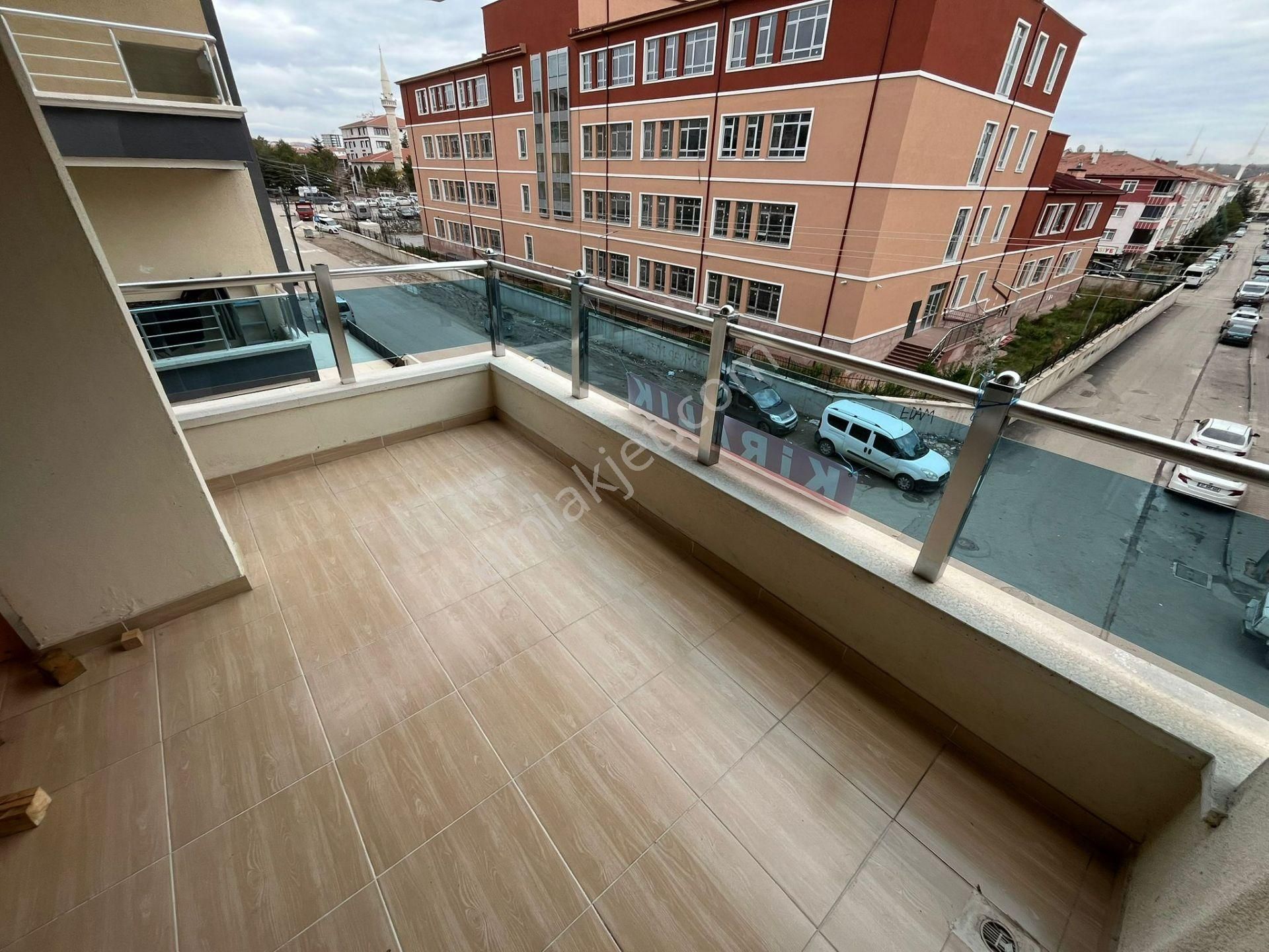 Yıldız'dan Cadde Üstü Ara Kat E.banyolu3+1 Kiralık !!!! - Görsel 6