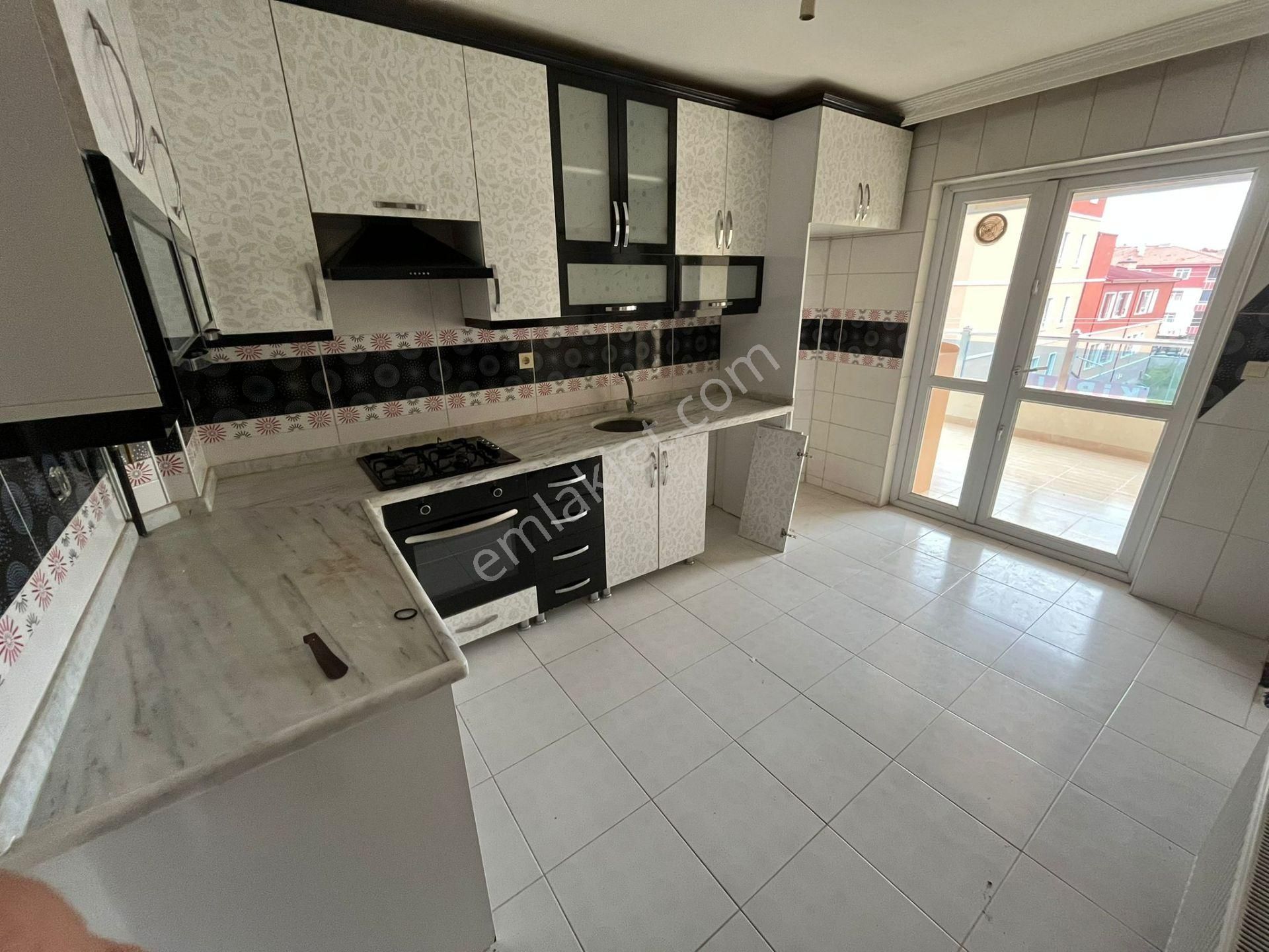Yıldız'dan Cadde Üstü Ara Kat E.banyolu3+1 Kiralık !!!! - Görsel 3