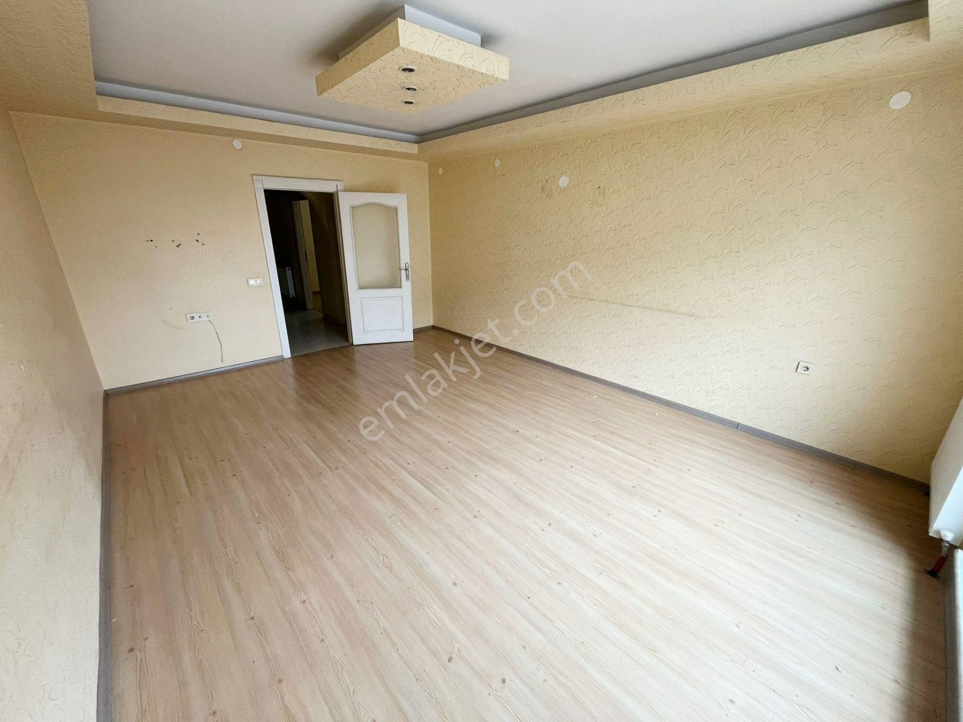 Yıldız'dan Cadde Üstü Ara Kat E.banyolu3+1 Kiralık !!!! - Görsel 9