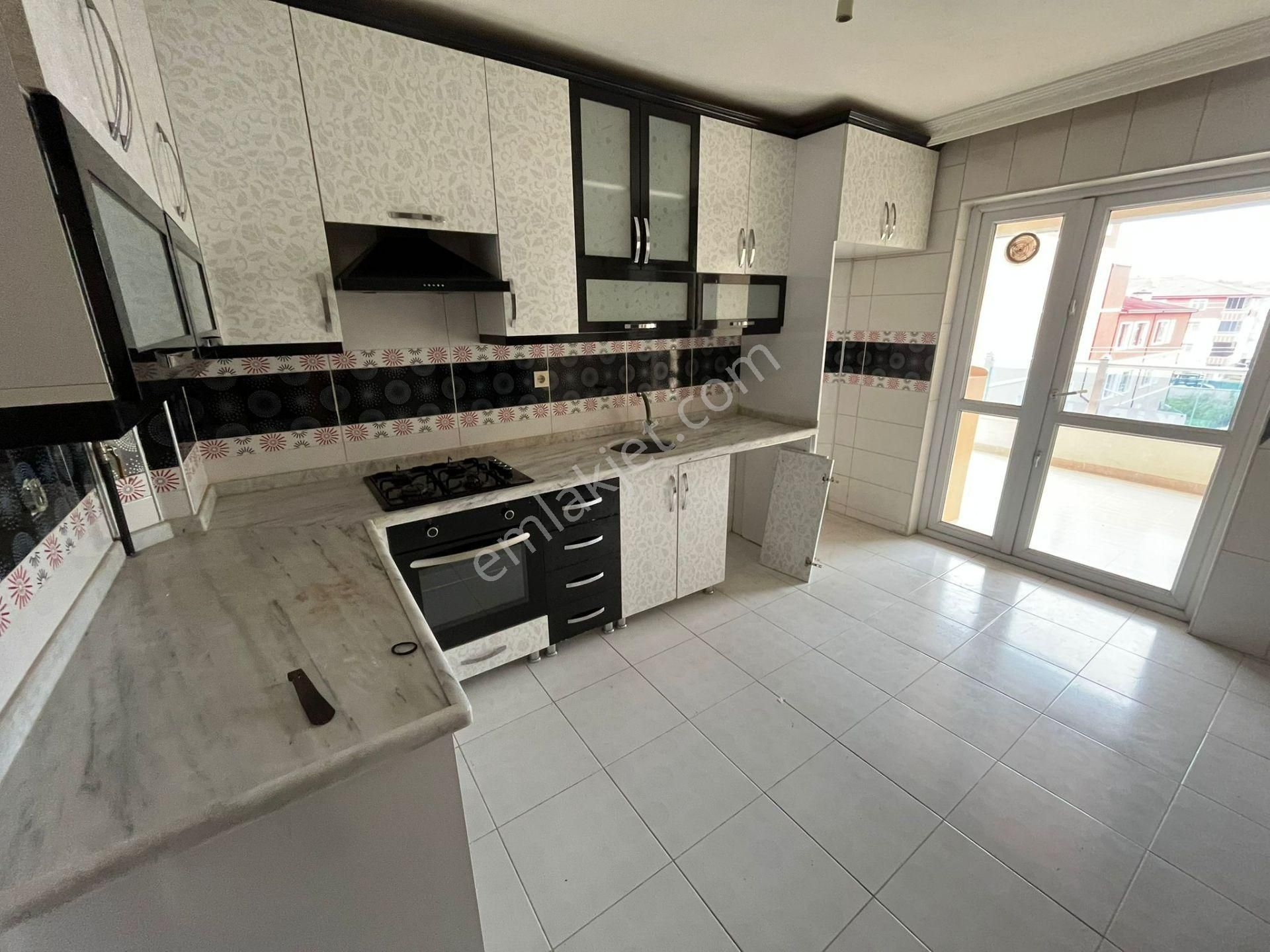 Yıldız'dan Cadde Üstü Ara Kat E.banyolu3+1 Kiralık !!!! - Görsel 4