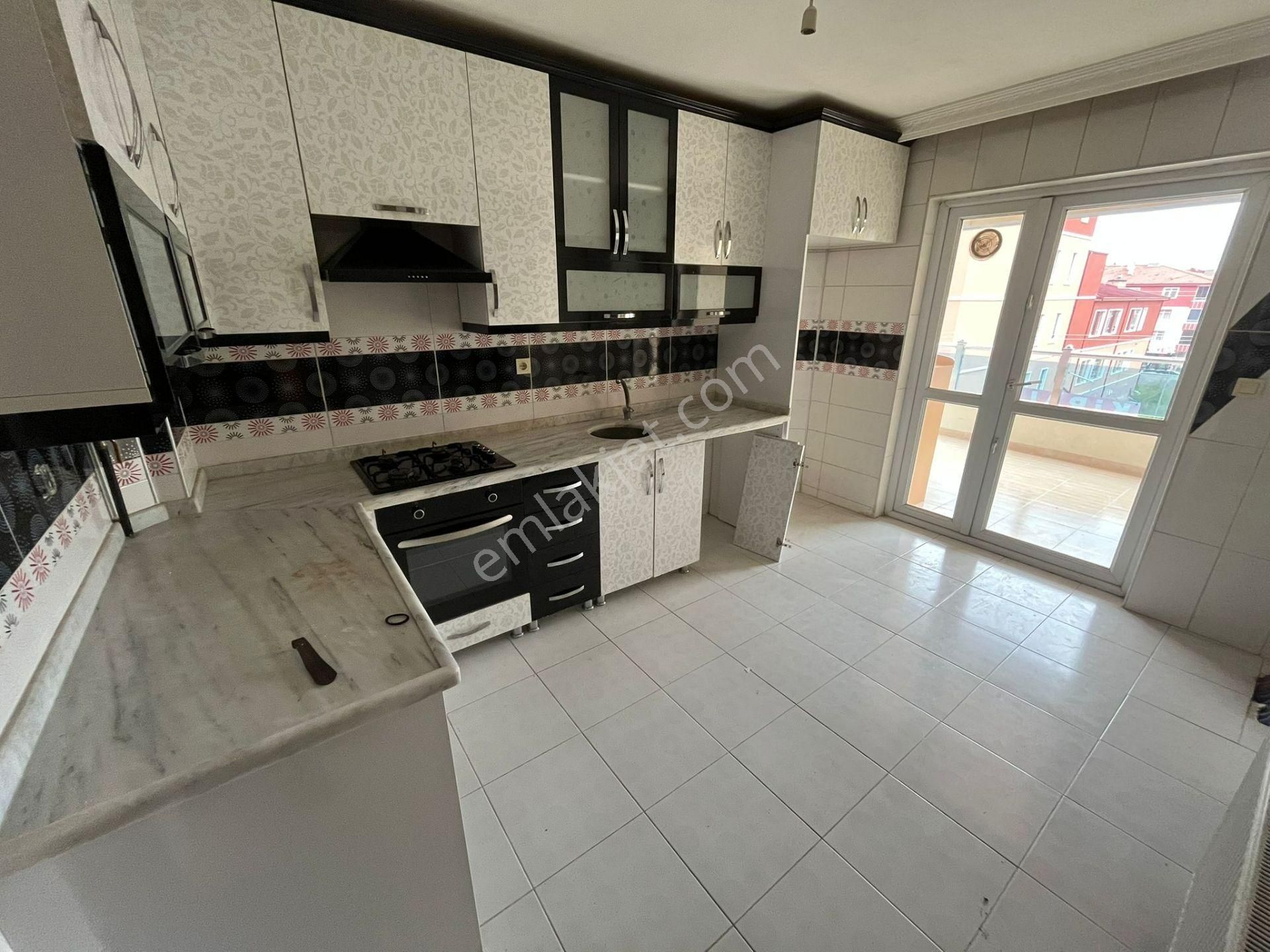 Yıldız'dan Cadde Üstü Ara Kat E.banyolu3+1 Kiralık !!!! - Görsel 2