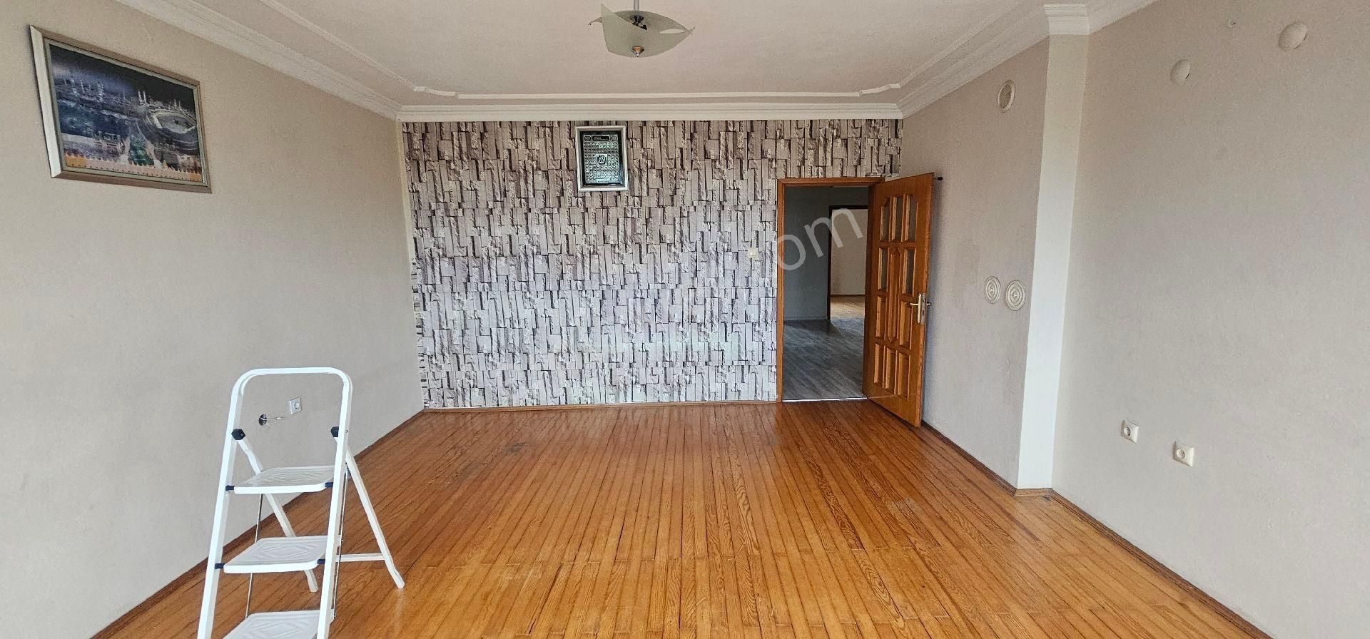 Gürsu İstiklal'de Kiralık 2+1 Geniş Daire.. - Görsel 2