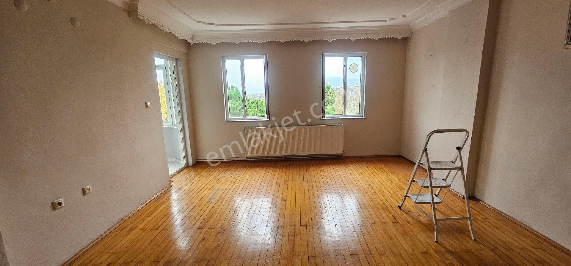 Gürsu İstiklal'de Kiralık 2+1 Geniş Daire..