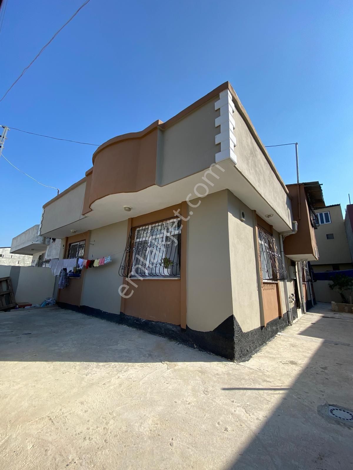 Yüreğir Levent Güzelevler’de Satılık 1,⁵ Katlı Müstakil Ev Yeni Yapı