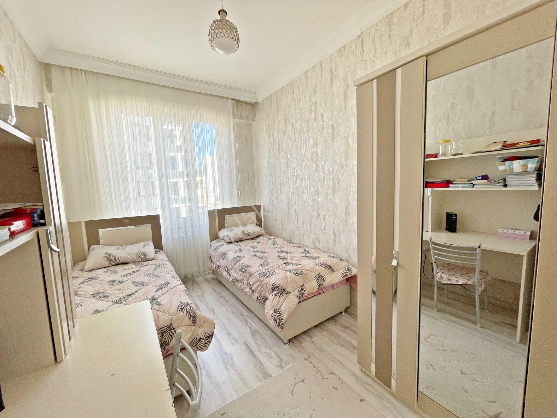 Karacaahmet'te Merkezi Konumda Ara Kat Masrafsız Lüx 2+1 Daire - Görsel 9