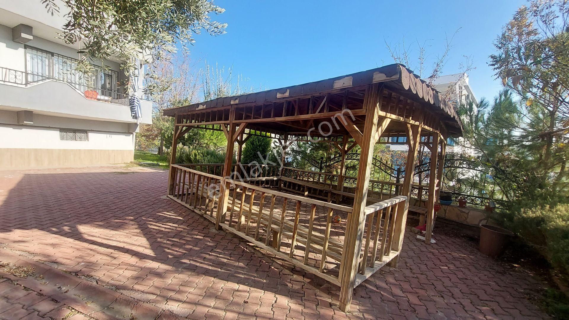 Kuşadası Ege Mahallesinde Havuzlu Doğalgazlı Sitede 4.ncü Kat Kiralık 3+1 150 M2 Daire - Görsel 8