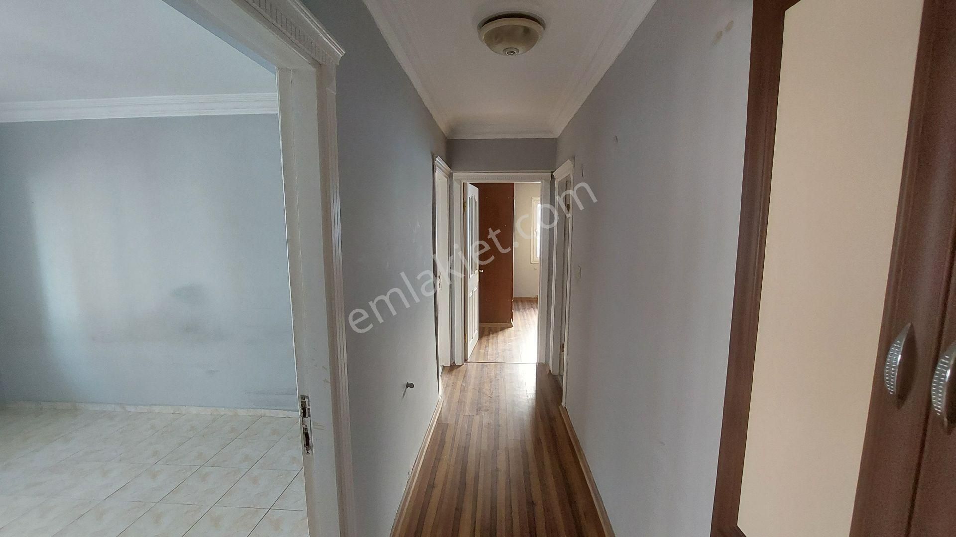 Kuşadası Ege Mahallesinde Havuzlu Doğalgazlı Sitede 4.ncü Kat Kiralık 3+1 150 M2 Daire - Görsel 20