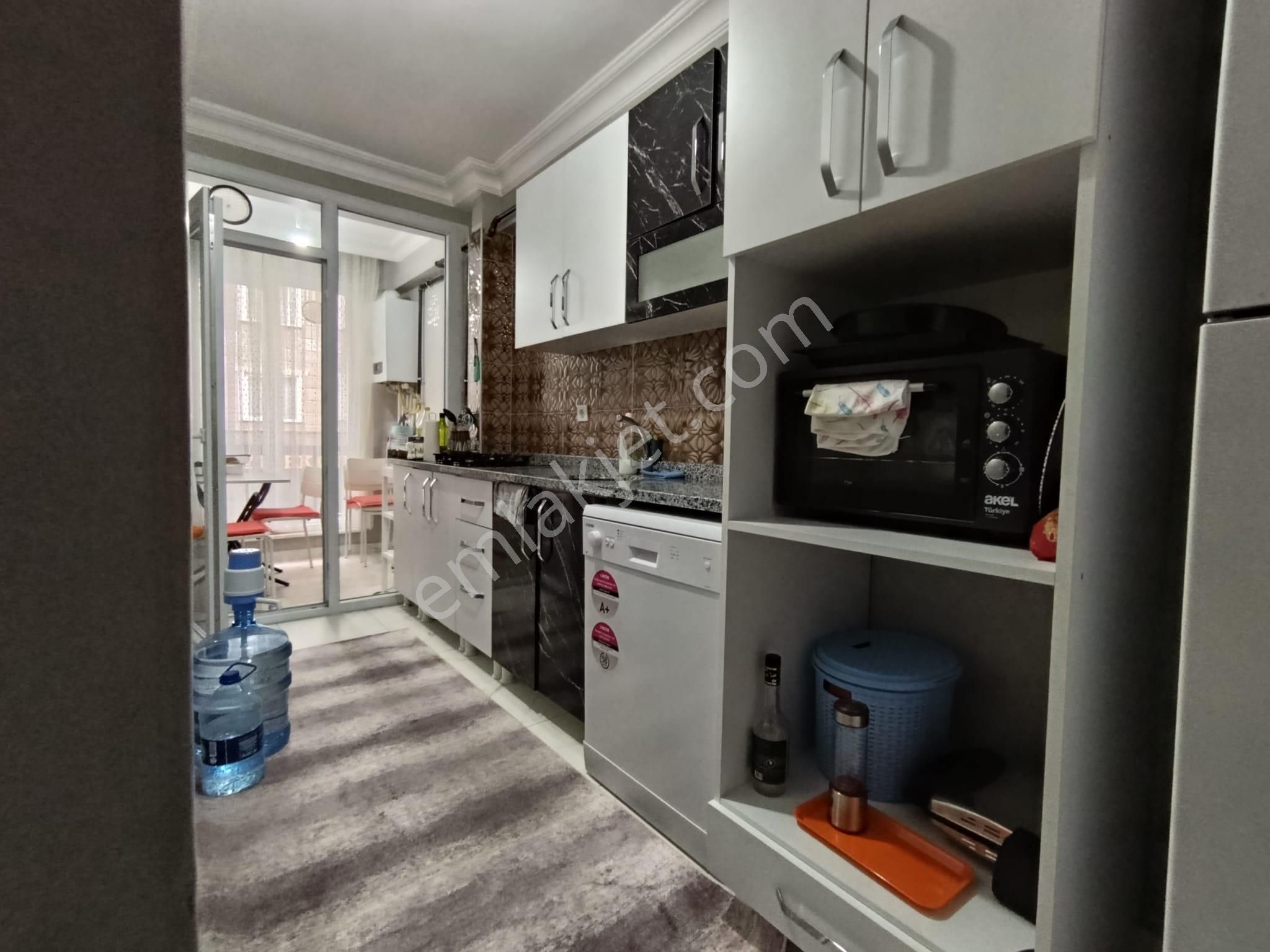 Tülin Caddesinde - Karanlık Odasız - Ön Cephe - Iskanlı - Asansörlü-2+1-80m²