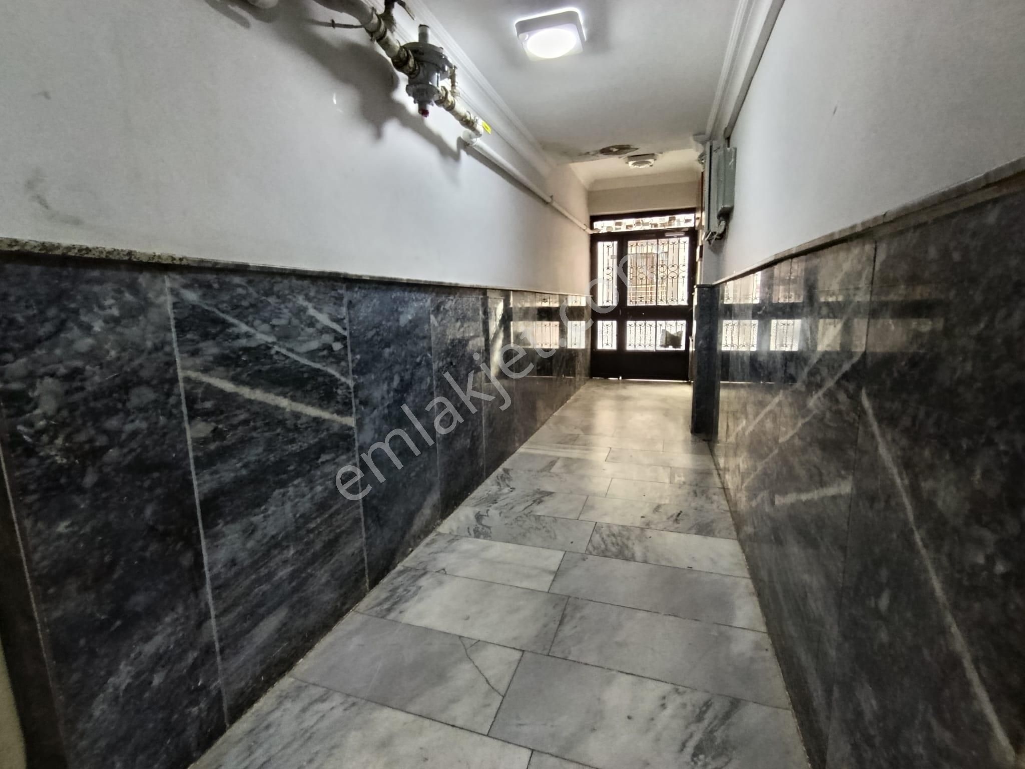 Tülin Caddesinde - Karanlık Odasız - Ön Cephe - Iskanlı - Asansörlü-2+1-80m² - Görsel 34