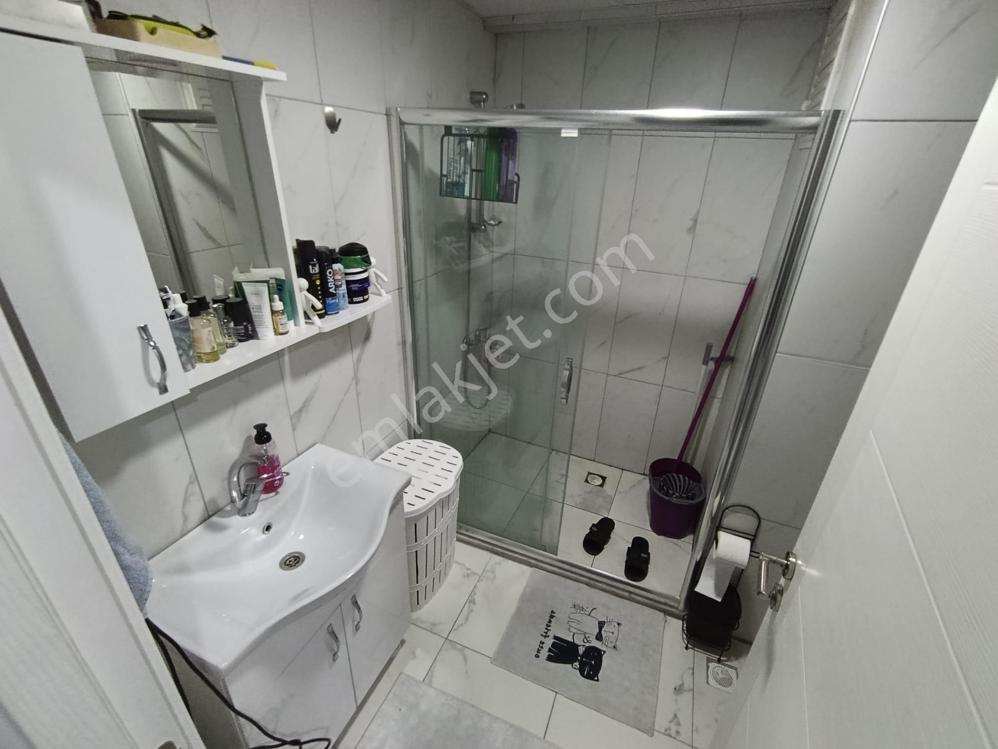 Tülin Caddesinde - Karanlık Odasız - Ön Cephe - Iskanlı - Asansörlü-2+1-80m² - Görsel 21