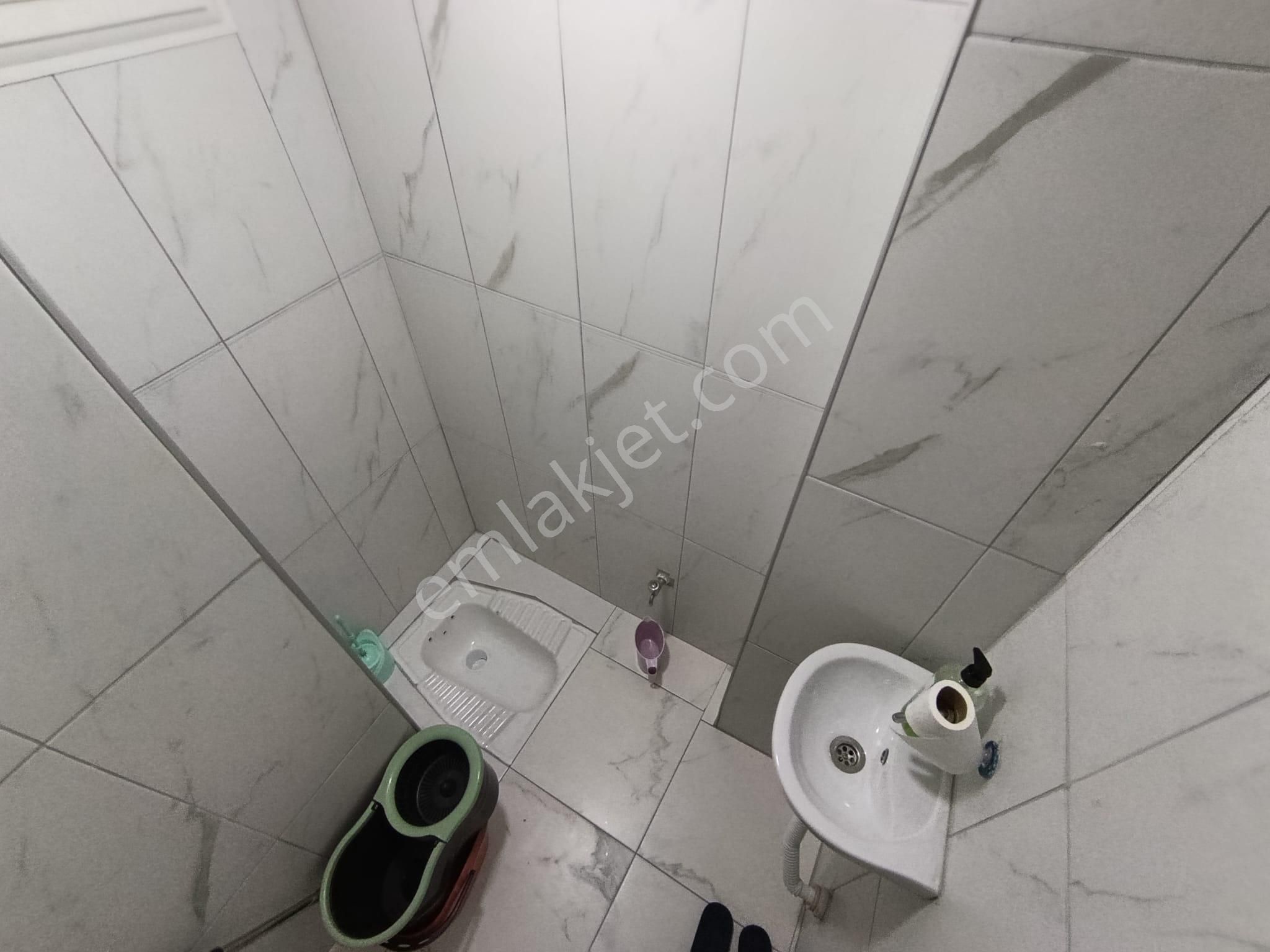 Tülin Caddesinde - Karanlık Odasız - Ön Cephe - Iskanlı - Asansörlü-2+1-80m² - Görsel 12