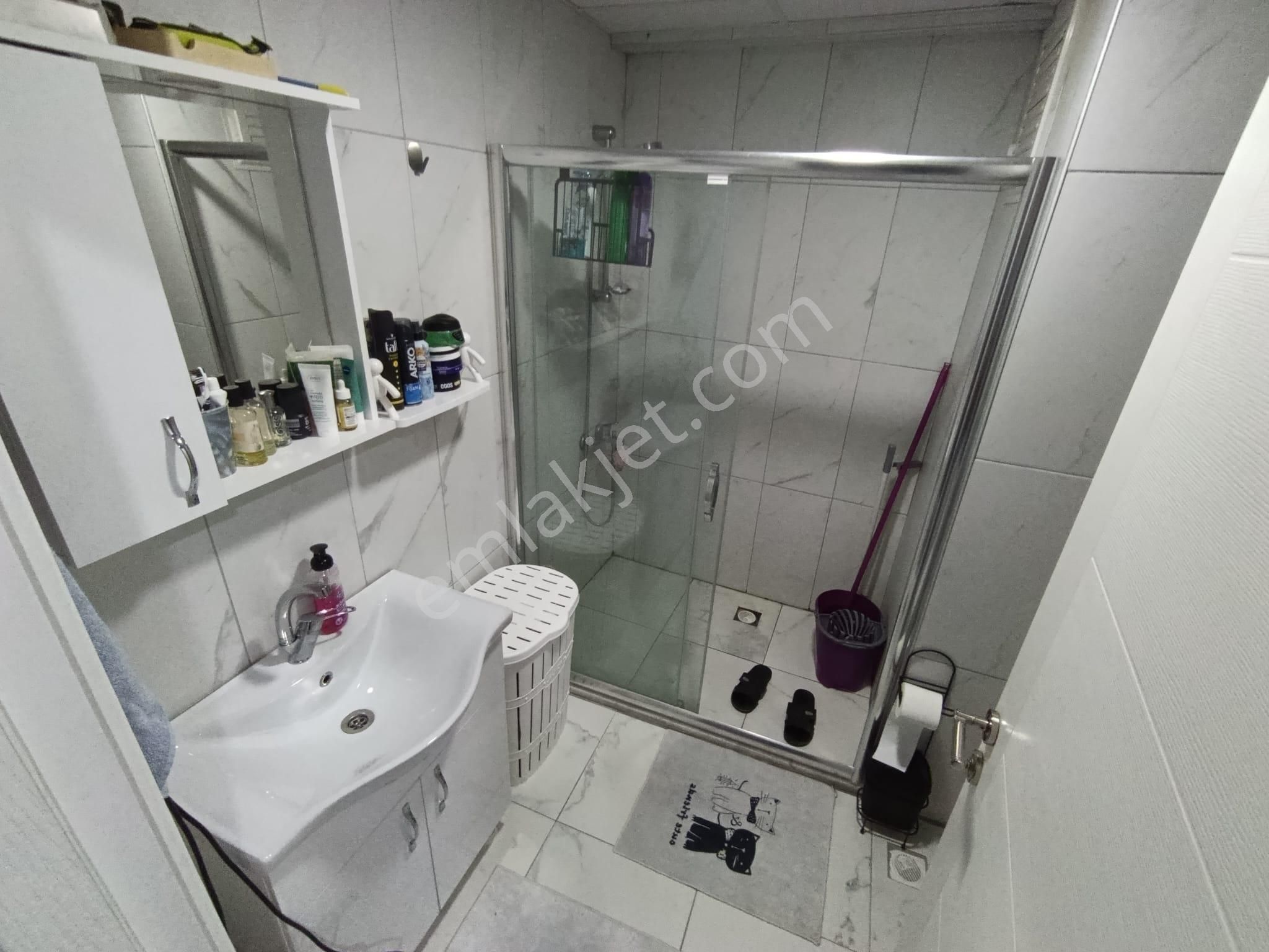 Tülin Caddesinde - Karanlık Odasız - Ön Cephe - Iskanlı - Asansörlü-2+1-80m² - Görsel 20