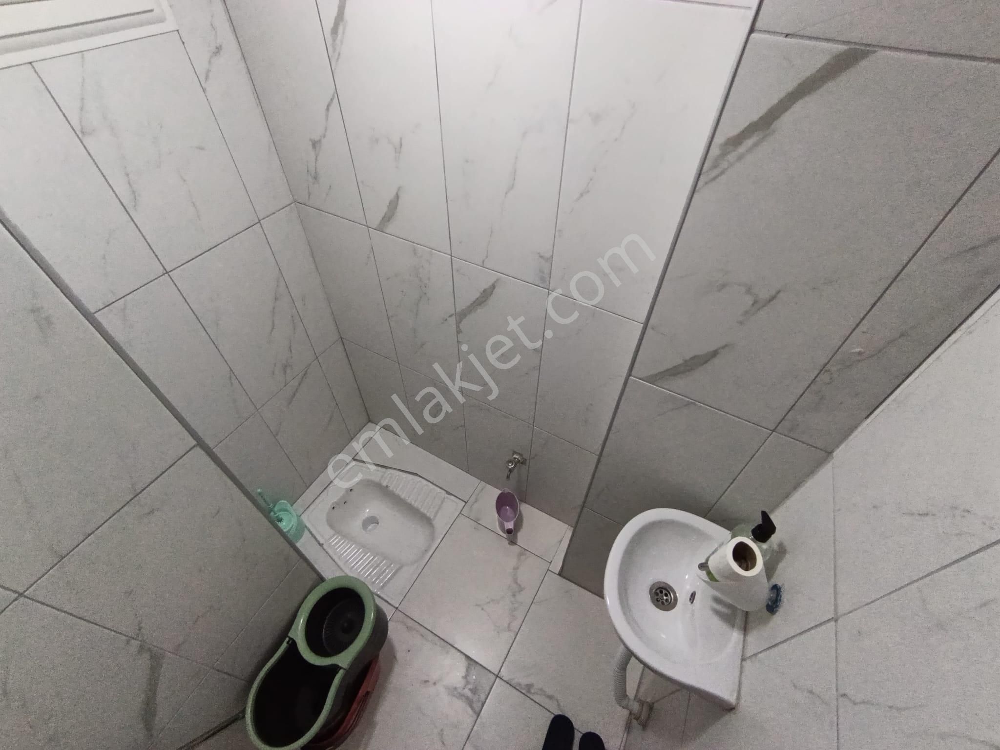 Tülin Caddesinde - Karanlık Odasız - Ön Cephe - Iskanlı - Asansörlü-2+1-80m² - Görsel 13